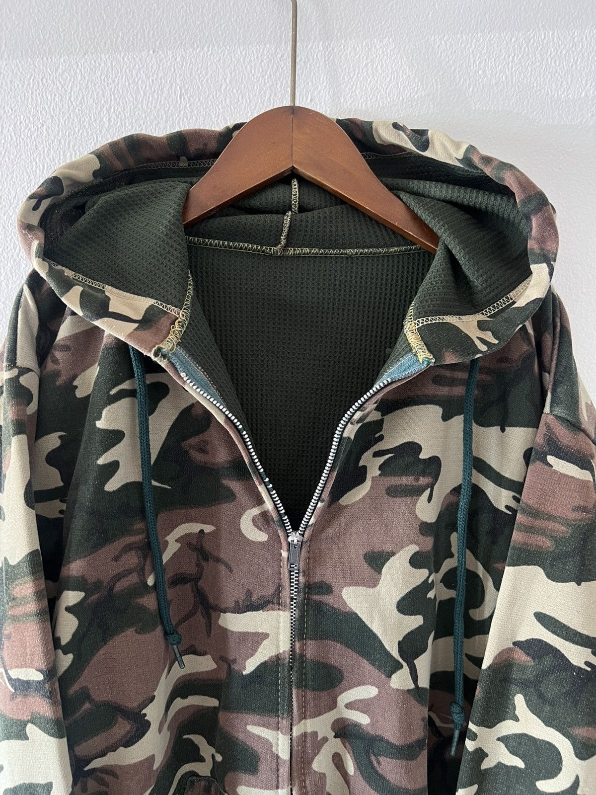 Vintage Vintage 80s Thermal Lined Camo Hoodie Zip Up Distressed ERD Size US M / EU 48-50 / 2 - 1 Thumbnail
