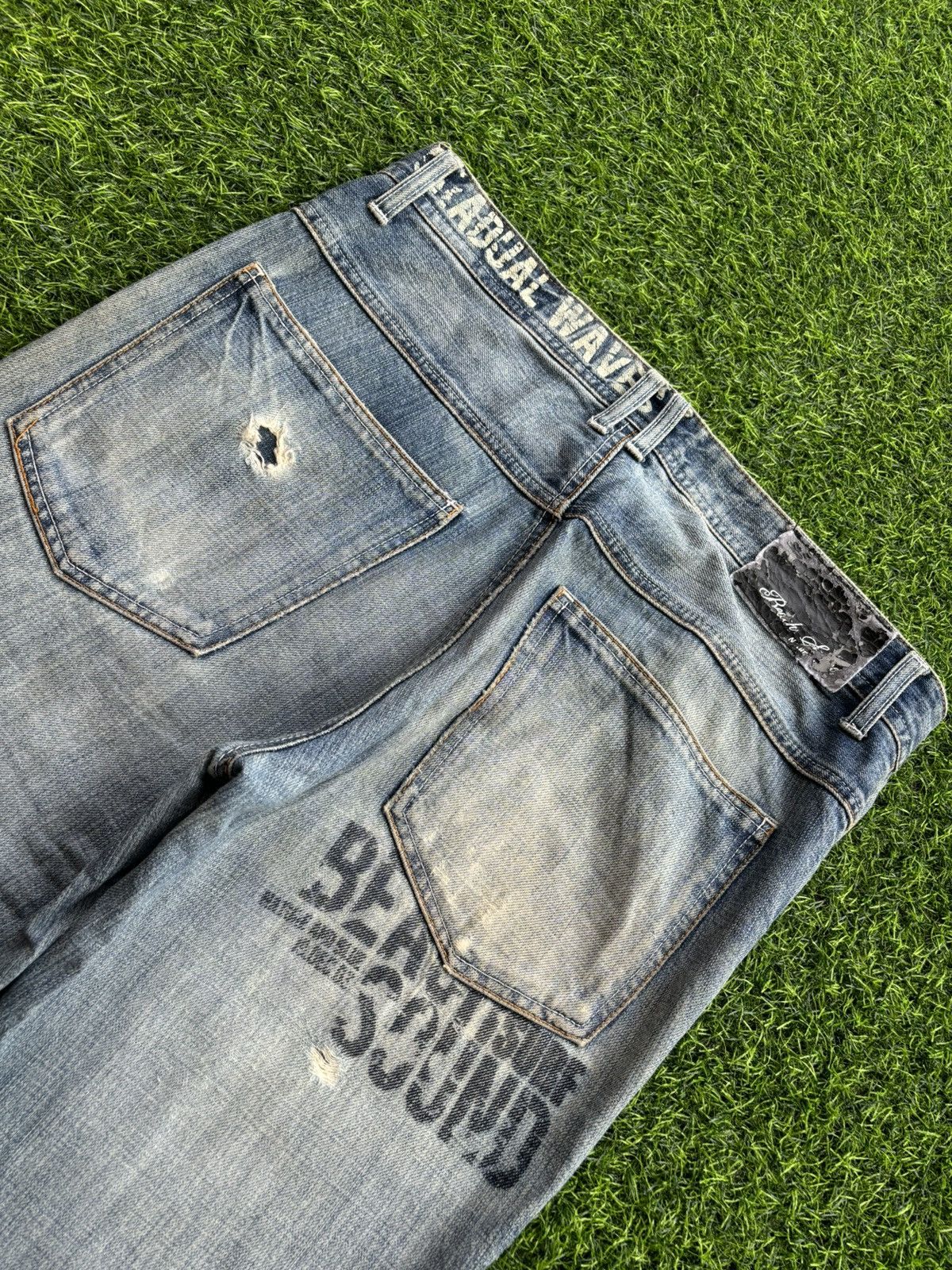 Hysteric Glamour Distressed Denim Beach Sound Jeans Size US 33 - 8 Thumbnail