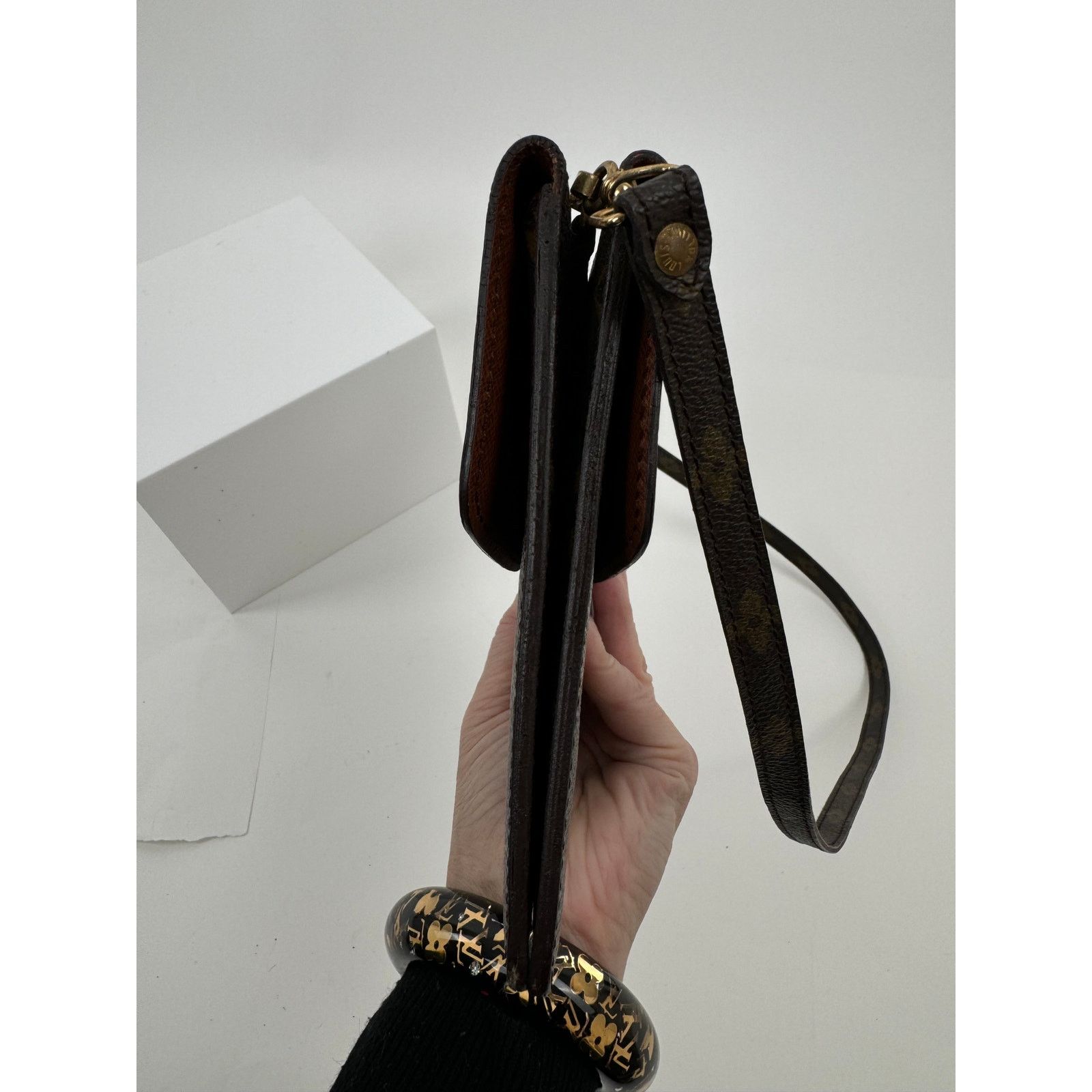 Louis Vuitton Louis Vuitton LV Pochette Double Rabat Thin Shoulder Bag Size ONE SIZE - 8 Thumbnail