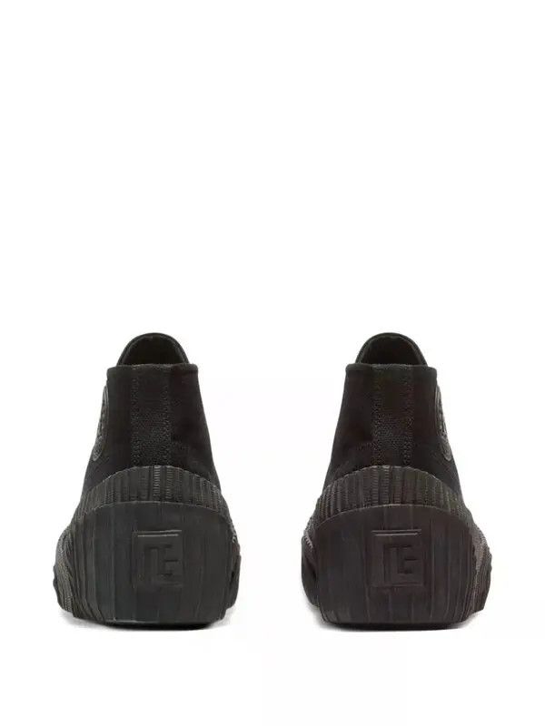 o1s1wg111225 Riff Low Top Sneakers in Black