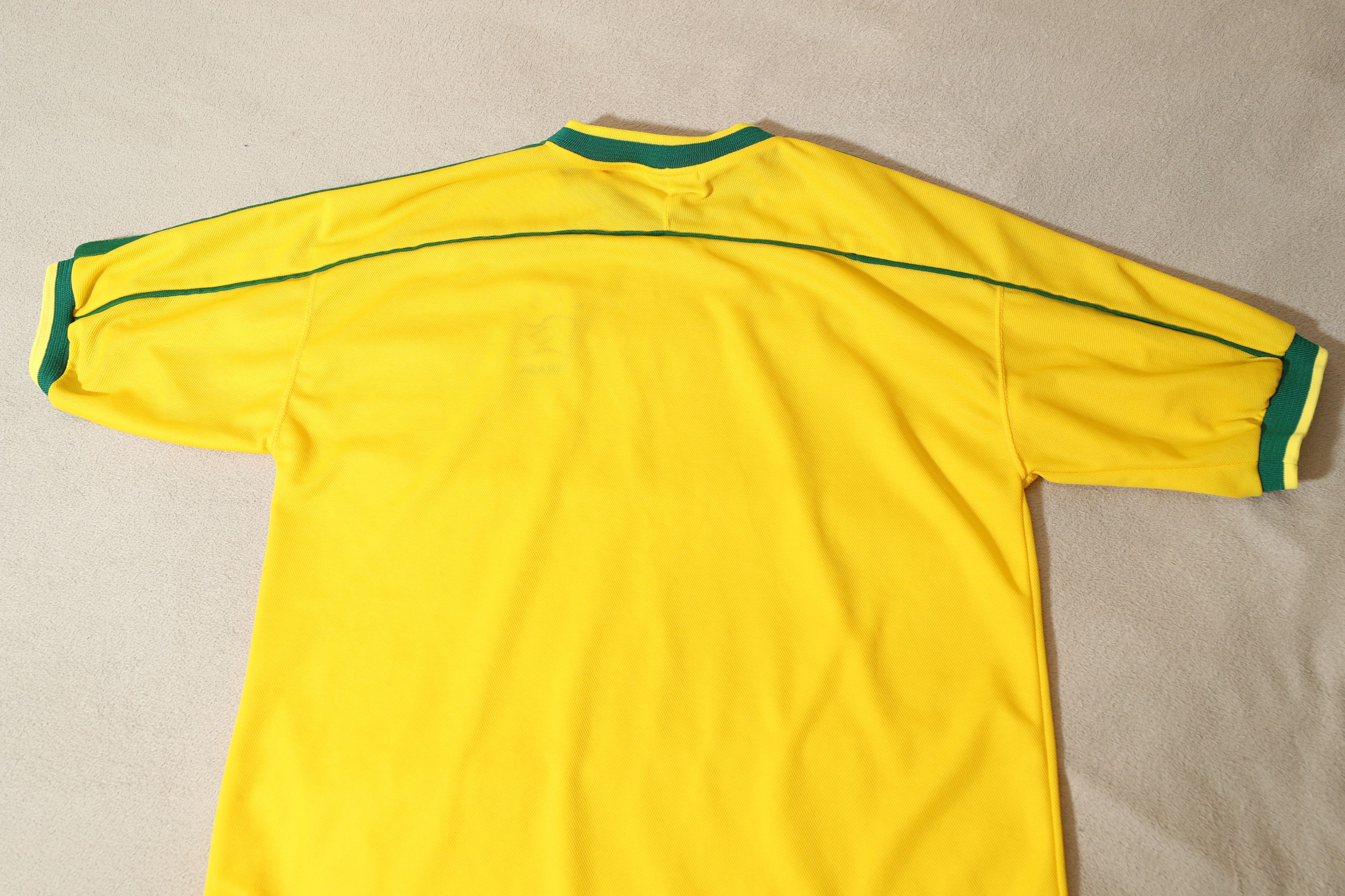 Vintage Vintage Lambra Brazil Soccer Jersey (L) Size US L / EU 52-54 / 3 - 9 Thumbnail