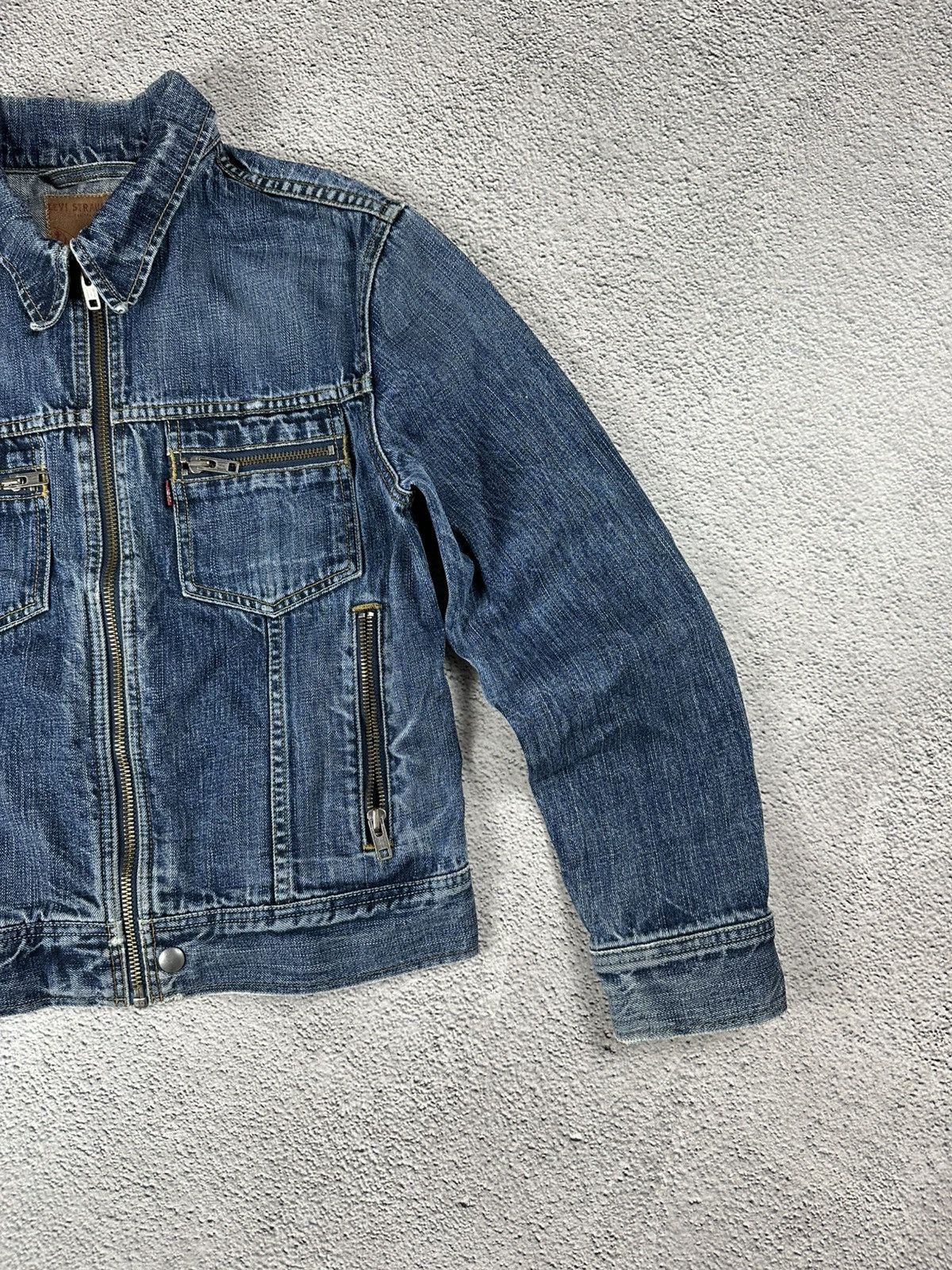 Levi's Vintage Clothing Vintage Levi’s Woman’s Denim Jean 90s Jacket Faded Style Size M / US 6-8 / IT 42-44 - 6 Thumbnail