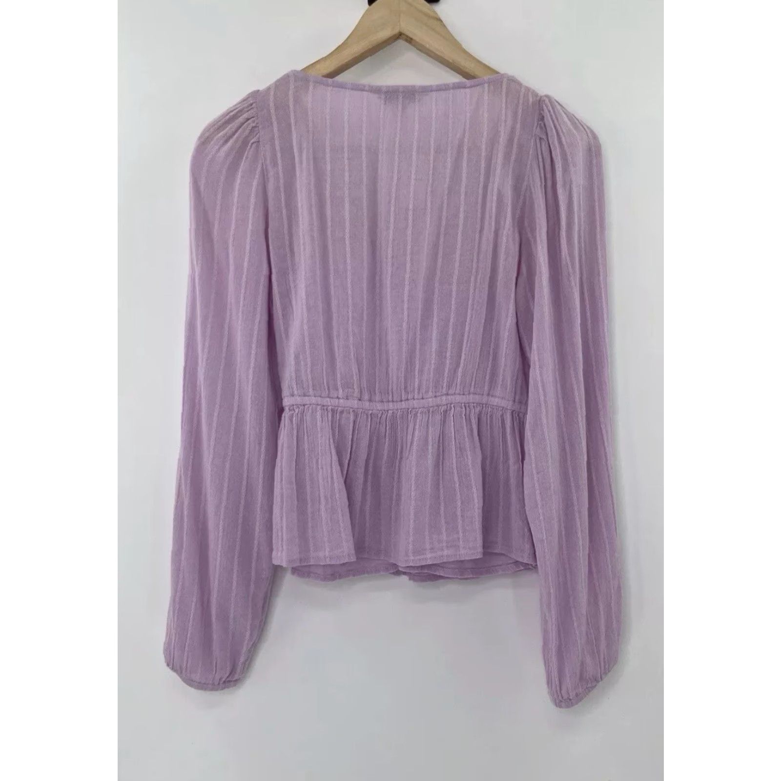 Vintage NWT American Eagle Cropped Lavender Puff Slv V-Neck Faux Wrap Boho Cottage Sz XS Blouse Shirt Womens Puff Sleeve Tie Front Solid Cotton Blend Viscose Size XS / US 0-2 / IT 36-38 - 2 Thumbnail