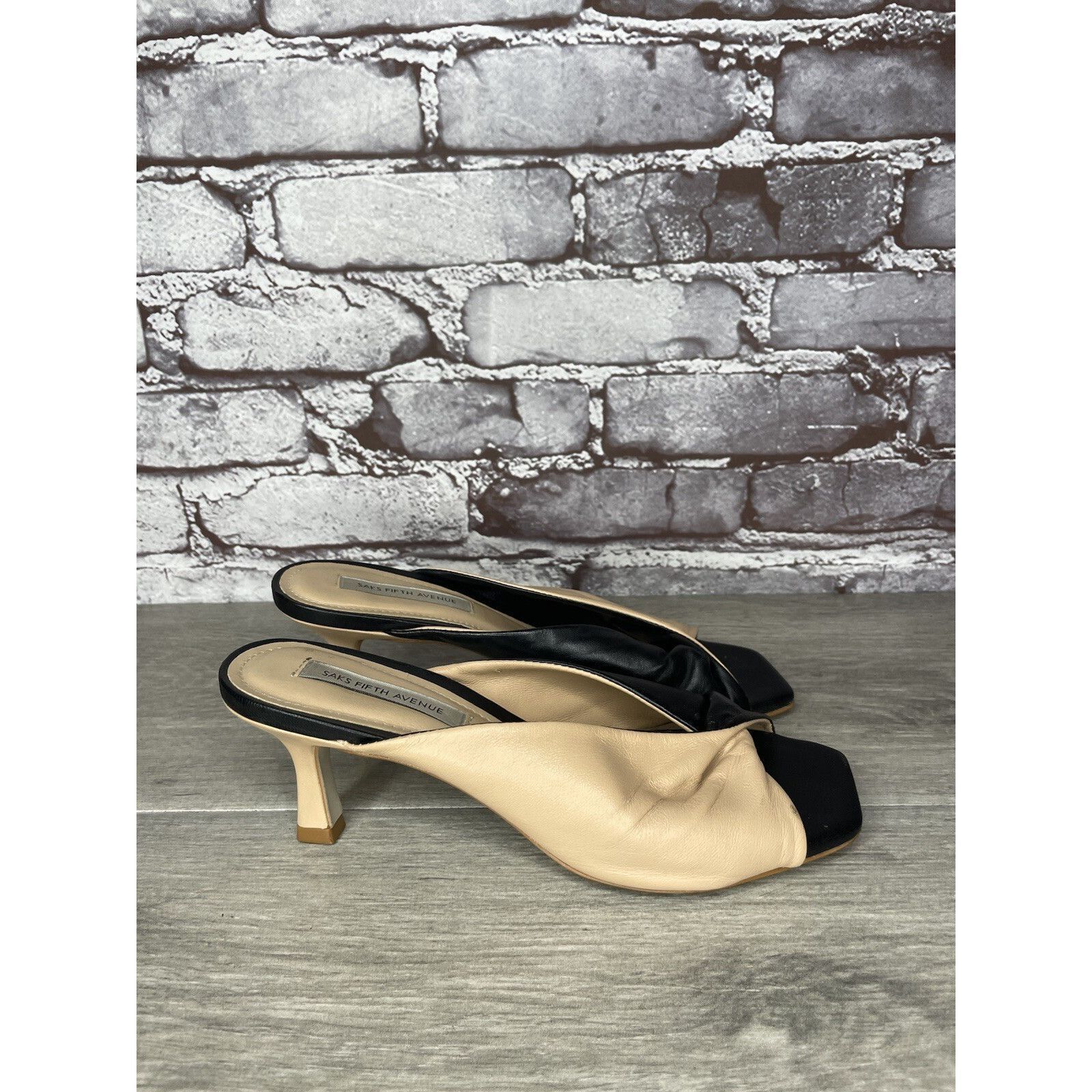Saks Fifth Avenue Saks Fifth Avenue Tan Black Leather Bow Mule Heels Shoes Wom Size US 7.5 / IT 37.5 - 9 Thumbnail