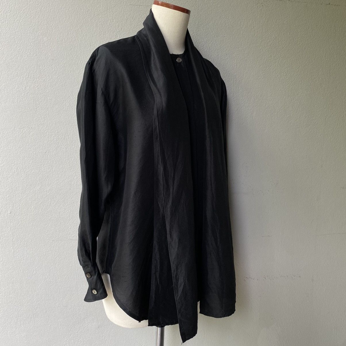 Issey Miyake IS Issey Miyake Black Silk Long Sleeve Bow Tie Collar Shirt Size XL / US 12-14 / IT 48-50 - 19 Thumbnail