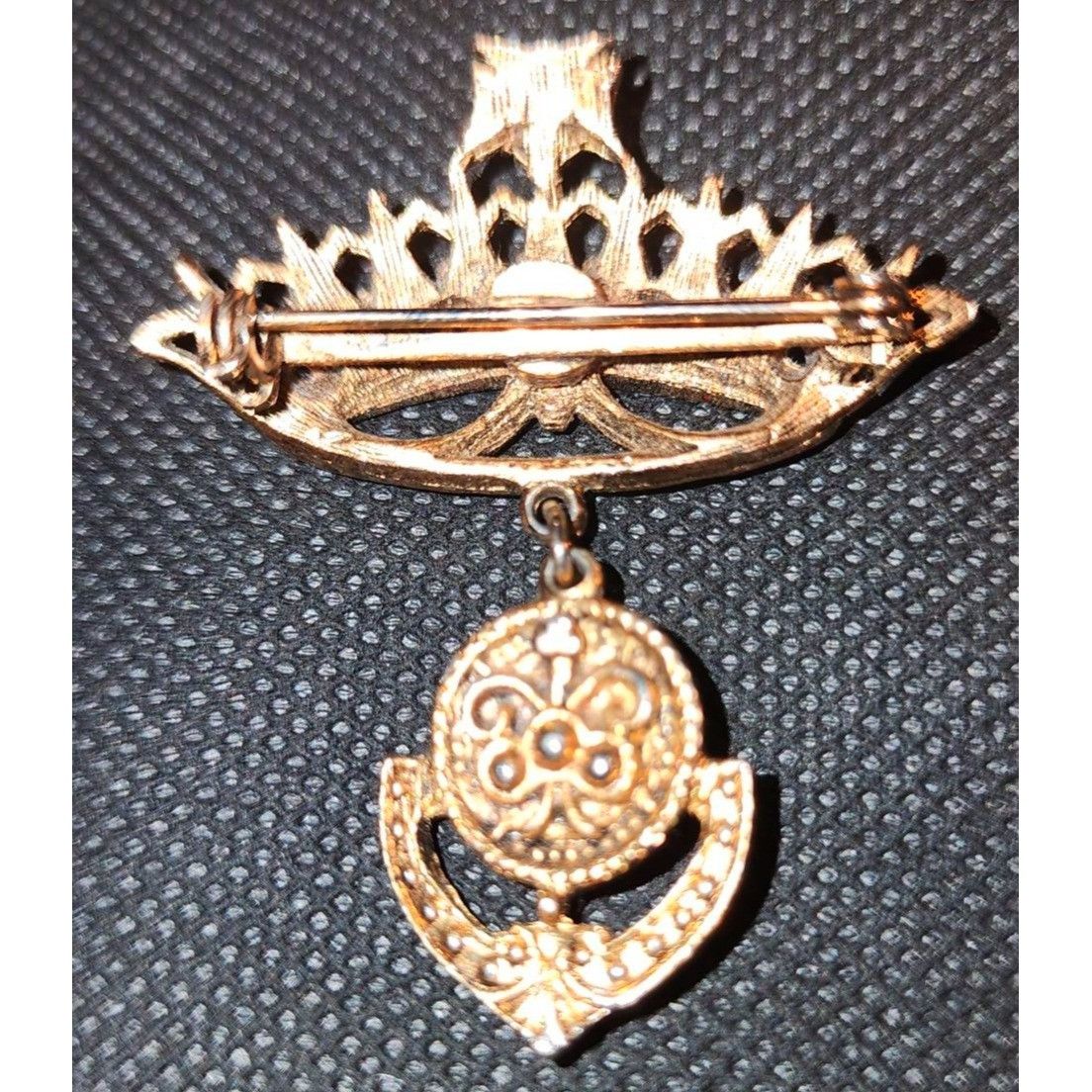 Vintage Vintage Gold Crown Brooch With Black Rhinestones Size ONE SIZE - 5 Thumbnail