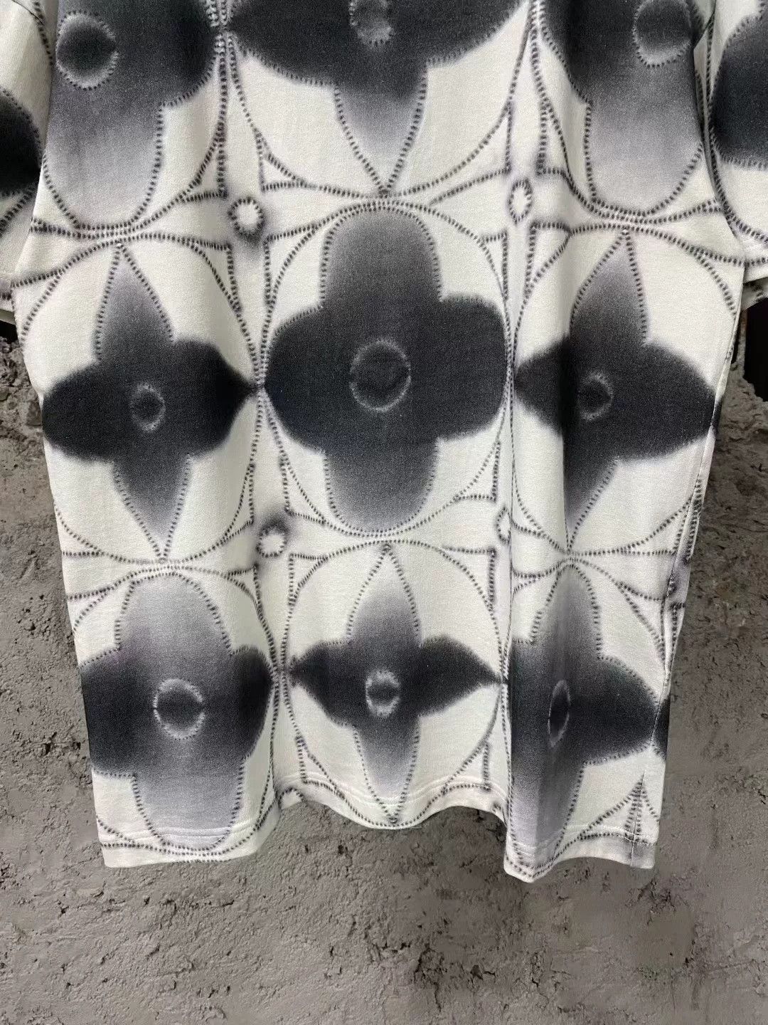 Louis Vuitton Louis Vuitton Black White Ink Flower Tee Size US 30 / EU 46 - 5 Thumbnail