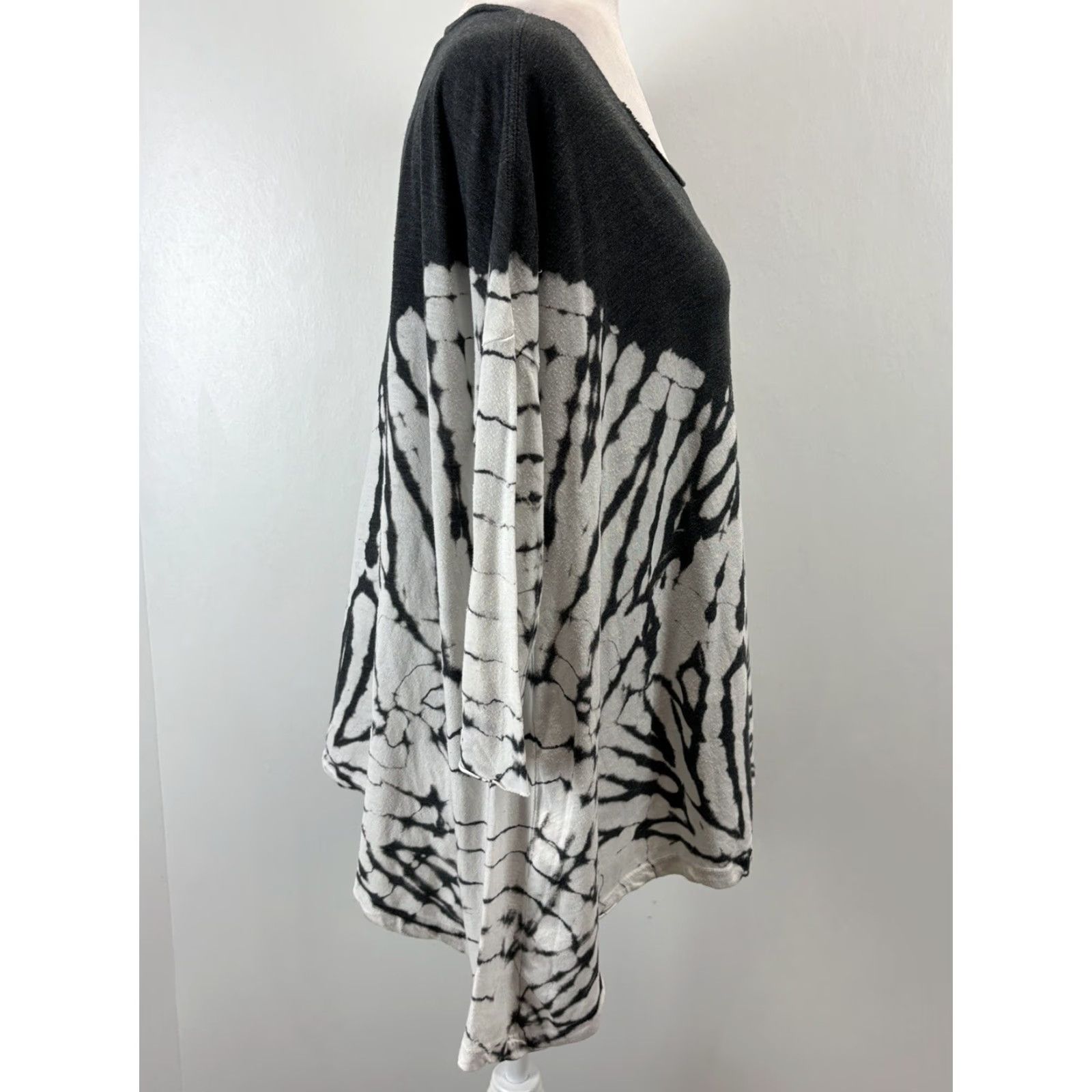 Vintage VINTAGE? No, it's not vintage. We The Free Tie Dye T-Shirt Boxy Oversized 3/4 Sleeve Women Small Boat Neck Black White Shirt S Womens Size S / US 4 / IT 40 - 4 Thumbnail