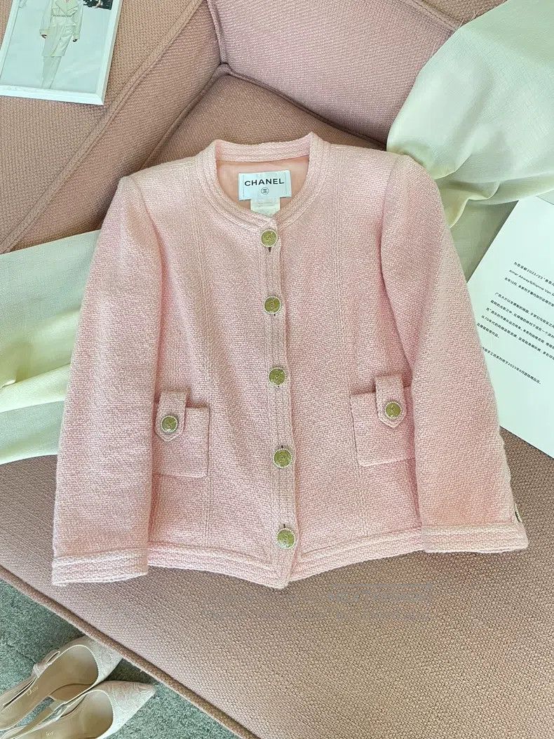 Chanel Chanel Seoul series pink tweed pearl buckle jacket Size XS / US 0-2 / IT 36-38 - 1 Thumbnail