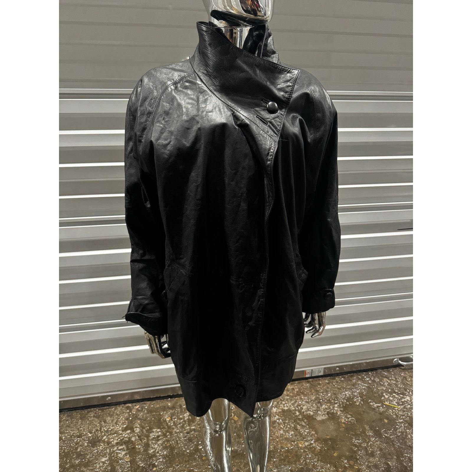 Vintage BLACK VTG LEATHER COAT Size M / US 6-8 / IT 42-44 - 2 Thumbnail