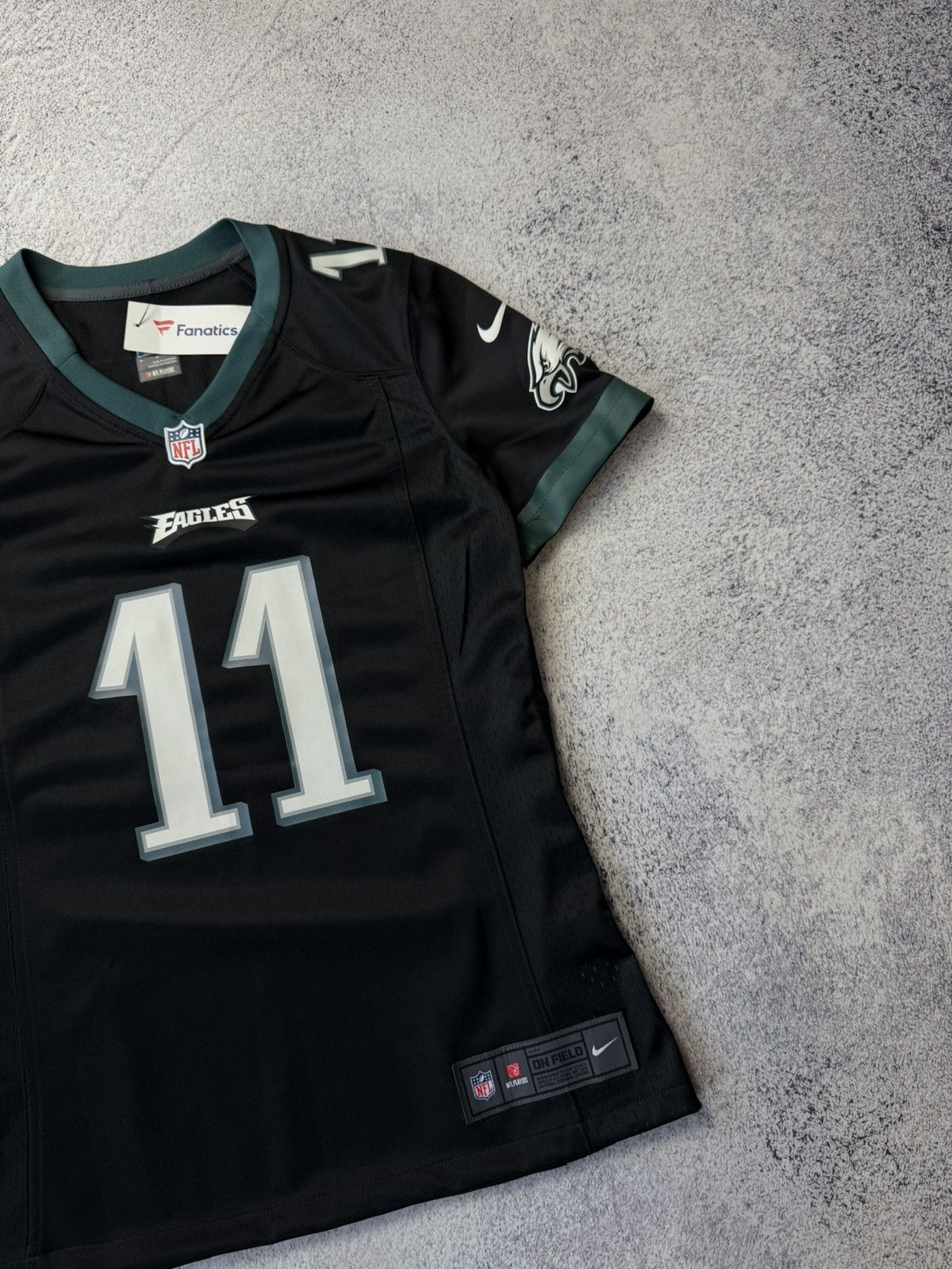 NFL Nike Eagles Carson Wentz #11 Football Jersey WOMEN MEDIUM Size M / US 6-8 / IT 42-44 - 4 Thumbnail