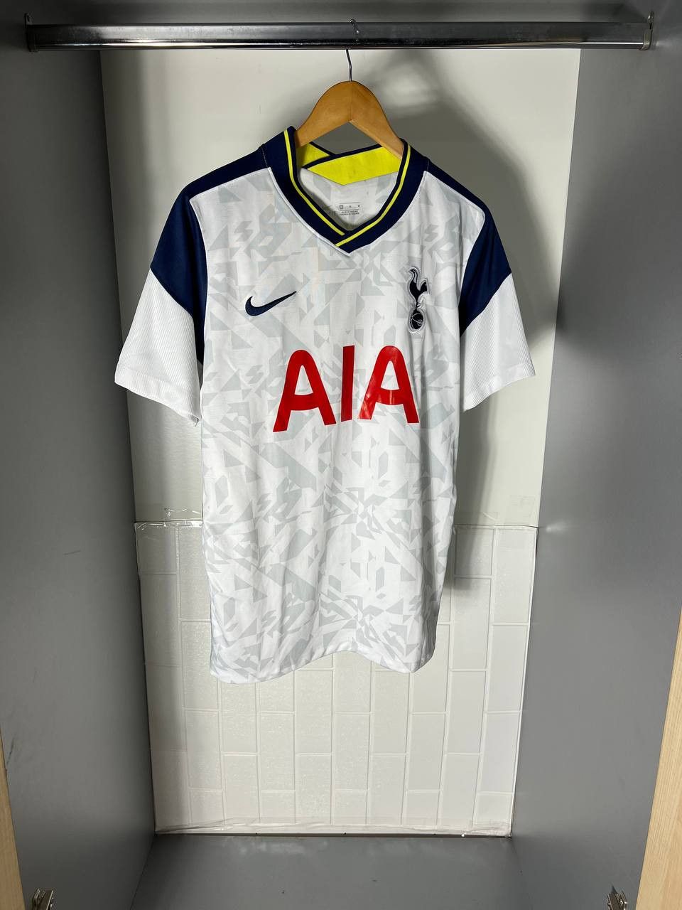 Vintage VERY RARE NIKE FC TOTTENHAM HOTSPUR ENGLAND SOCCER JERSRY Size US M / EU 48-50 / 2 - 3 Thumbnail