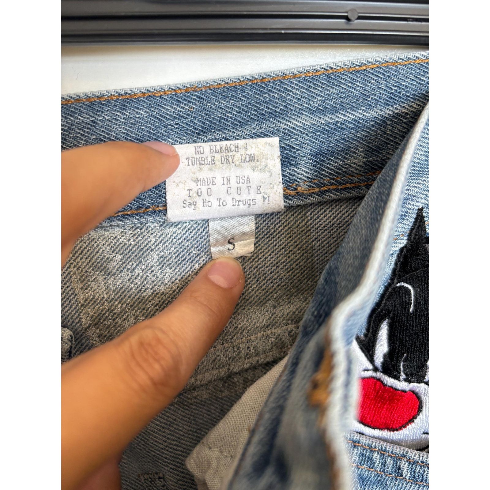 Levi's Levi’s 1996 Tweety Sylvester Looney Tunes Shorts W28 USAmade Size US 28 / EU 44 - 8 Thumbnail