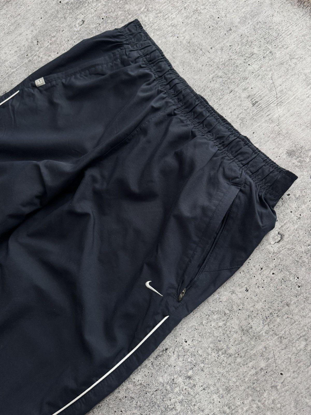 Nike Nike Vintage Nylon TrackPants Joggers Y2K Navy Drill XXL Size US 38 / EU 54 - 3 Thumbnail