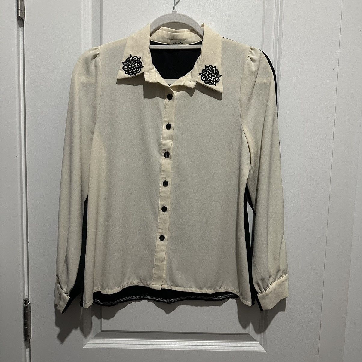 Other Two tone floral collar button up blouse shirt top Size ONE SIZE - 1 Thumbnail