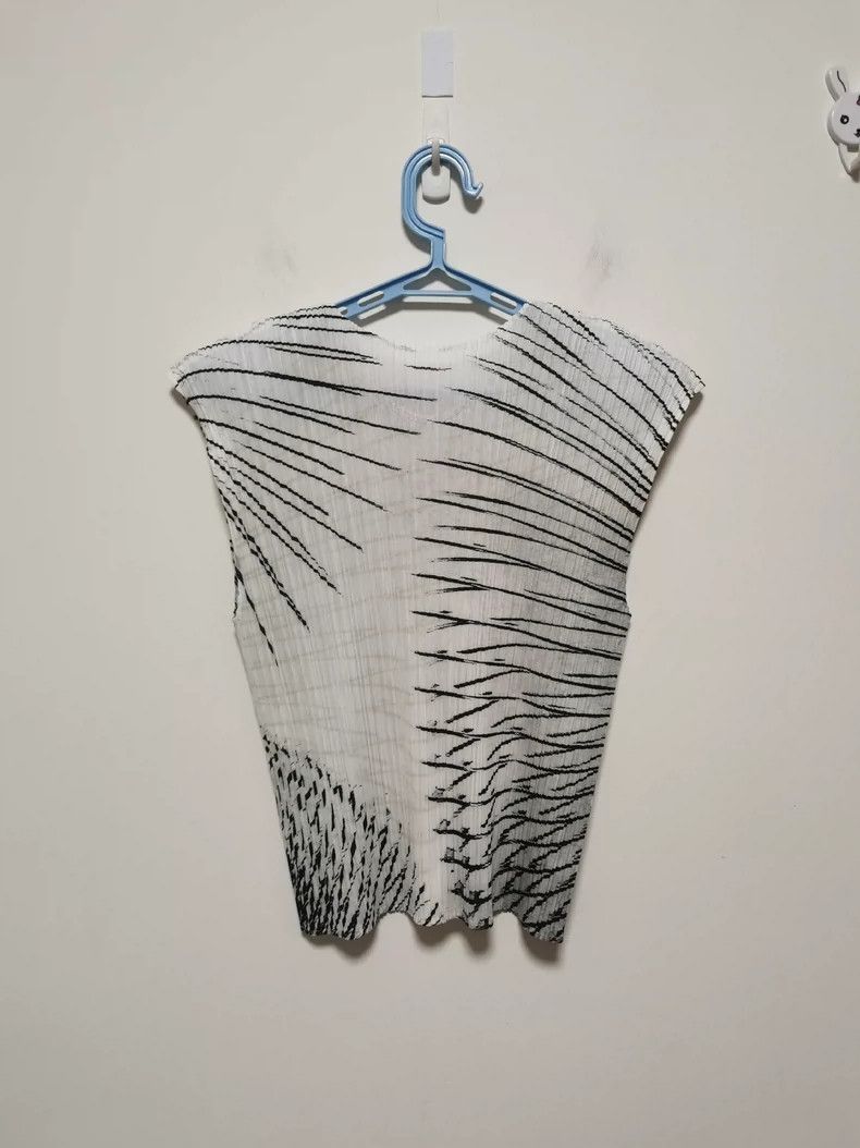 Issey Miyake Issey Miyake size:3 Grey pleated smoke vest Size XS / US 0-2 / IT 36-38 - 2 Thumbnail