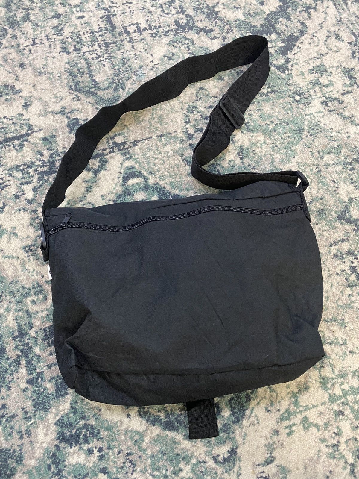 Issey Miyake Cat Ne-net By Issey Miyake Sling Bag Size ONE SIZE - 11 Thumbnail