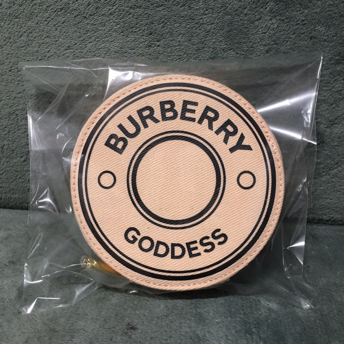 Burberry Burberry Goddess Zip Around Jewelry Round Clutch Pouch Bag Size ONE SIZE - 1 Thumbnail