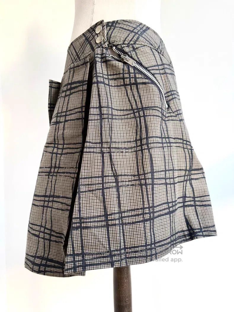 Vivienne Westwood Vivienne Westwood size 3 Grey checkered asymmetrically cut Size 26" / US 2 / IT 38 - 3 Thumbnail
