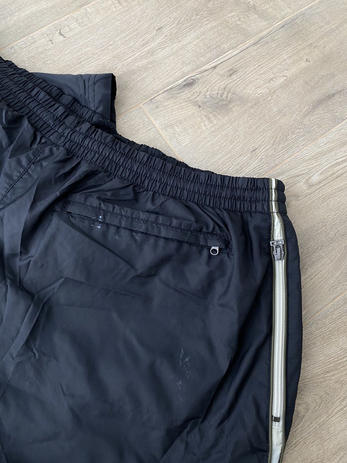 Nike Vintage Nike Nylon Baggy Sweatpants Size US 37 - 12 Thumbnail