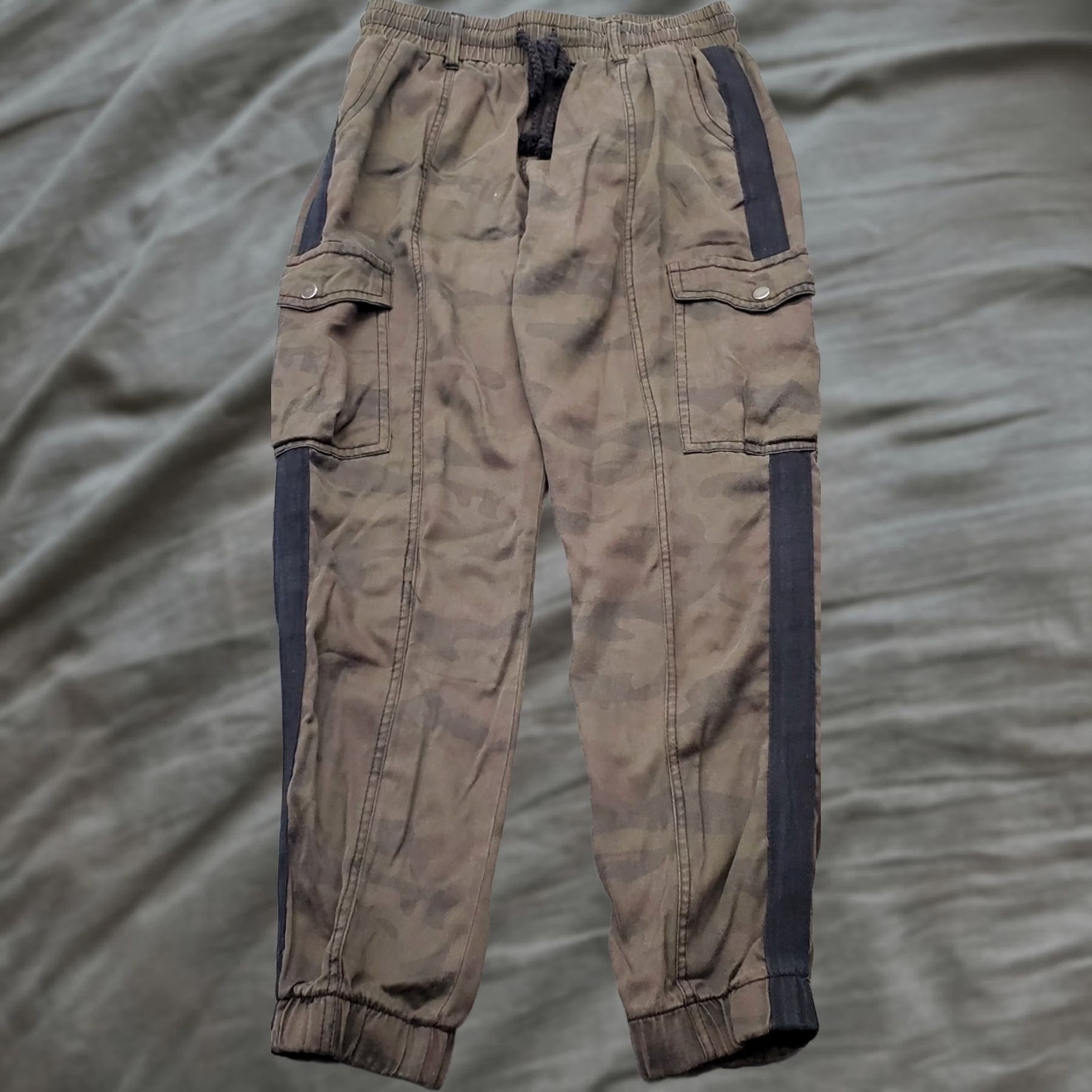 Vintage Havana Vintage Havana Cargo Pants Womens S Camouflage Elastic Waist Drawstring Pockets Wide? No, keep cargo. Size 28" / US 6 / IT 42 - 1 Thumbnail