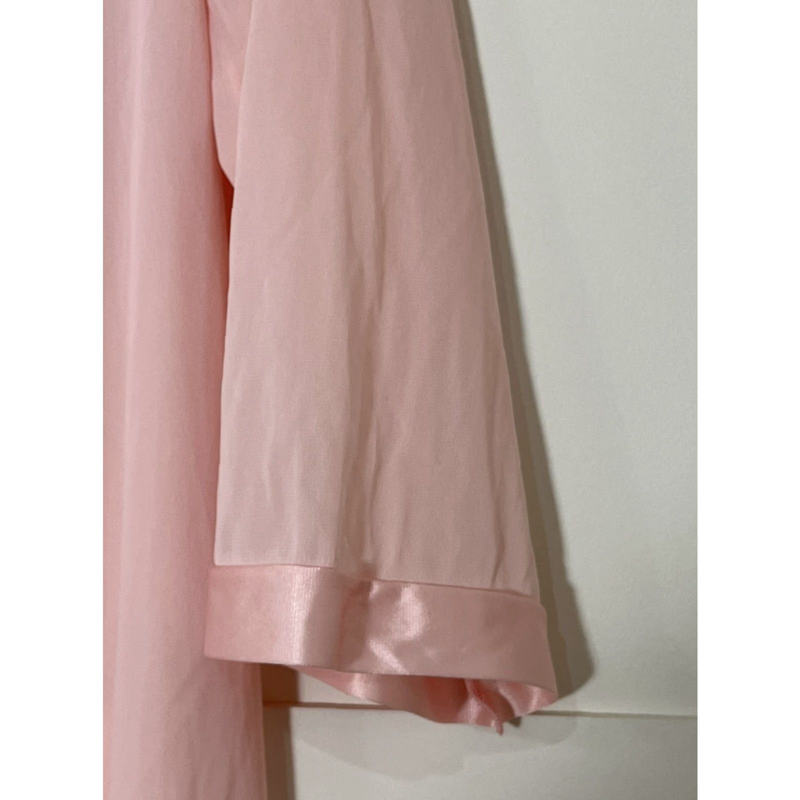 Vintage **VINTAGE Vanity Fair Nightgown Robe Sz S Lightweight Full Button Pink** User: VINTAGE Vanity Fair Nightgown Robe Sz S Lightweight Full Button Pink Size ONE SIZE - 3 Thumbnail