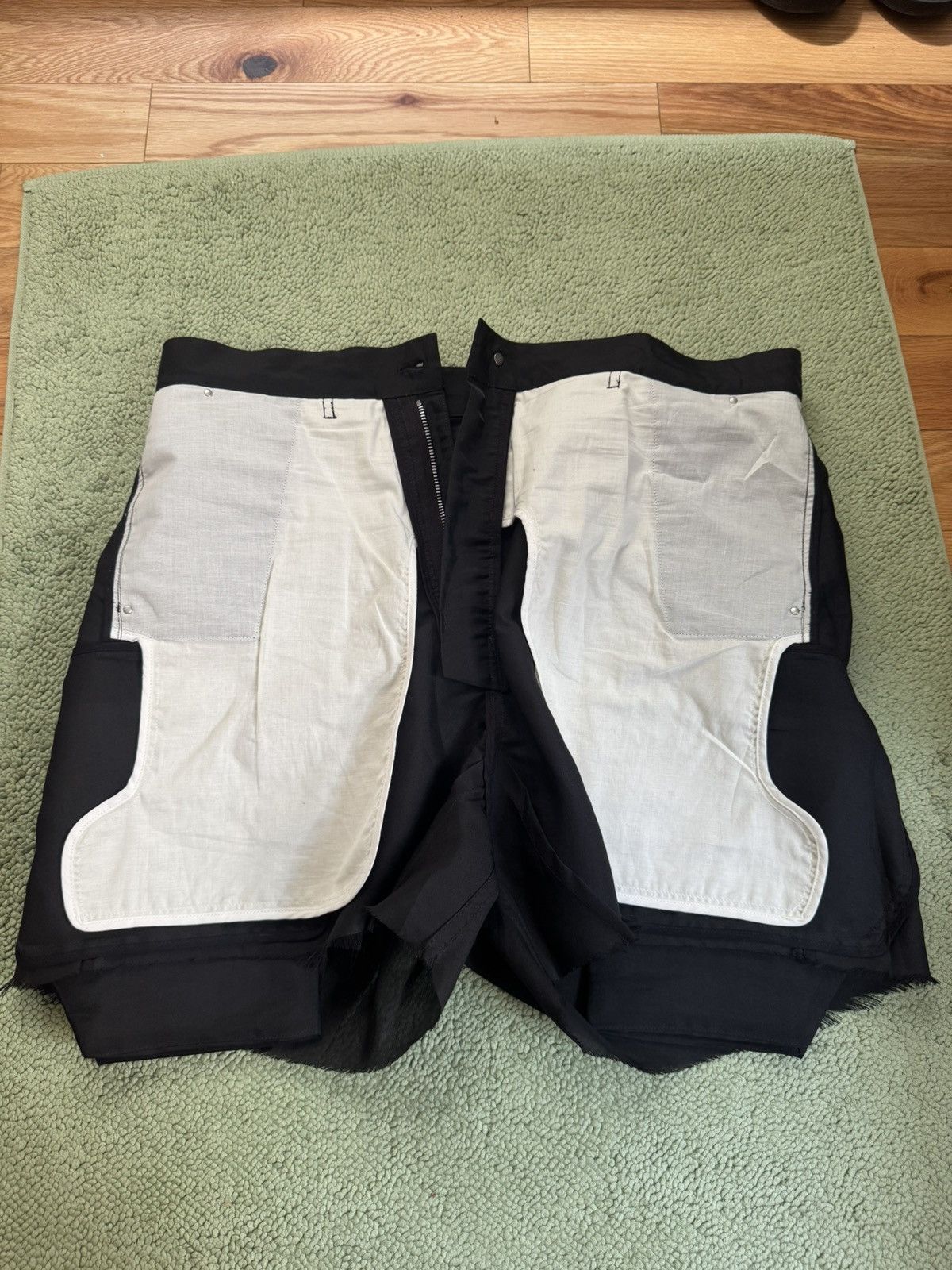Rick Owens Rick Owens Black Silk and Nylon Blend Shorts – Size 33 Size US 33 - 5 Thumbnail