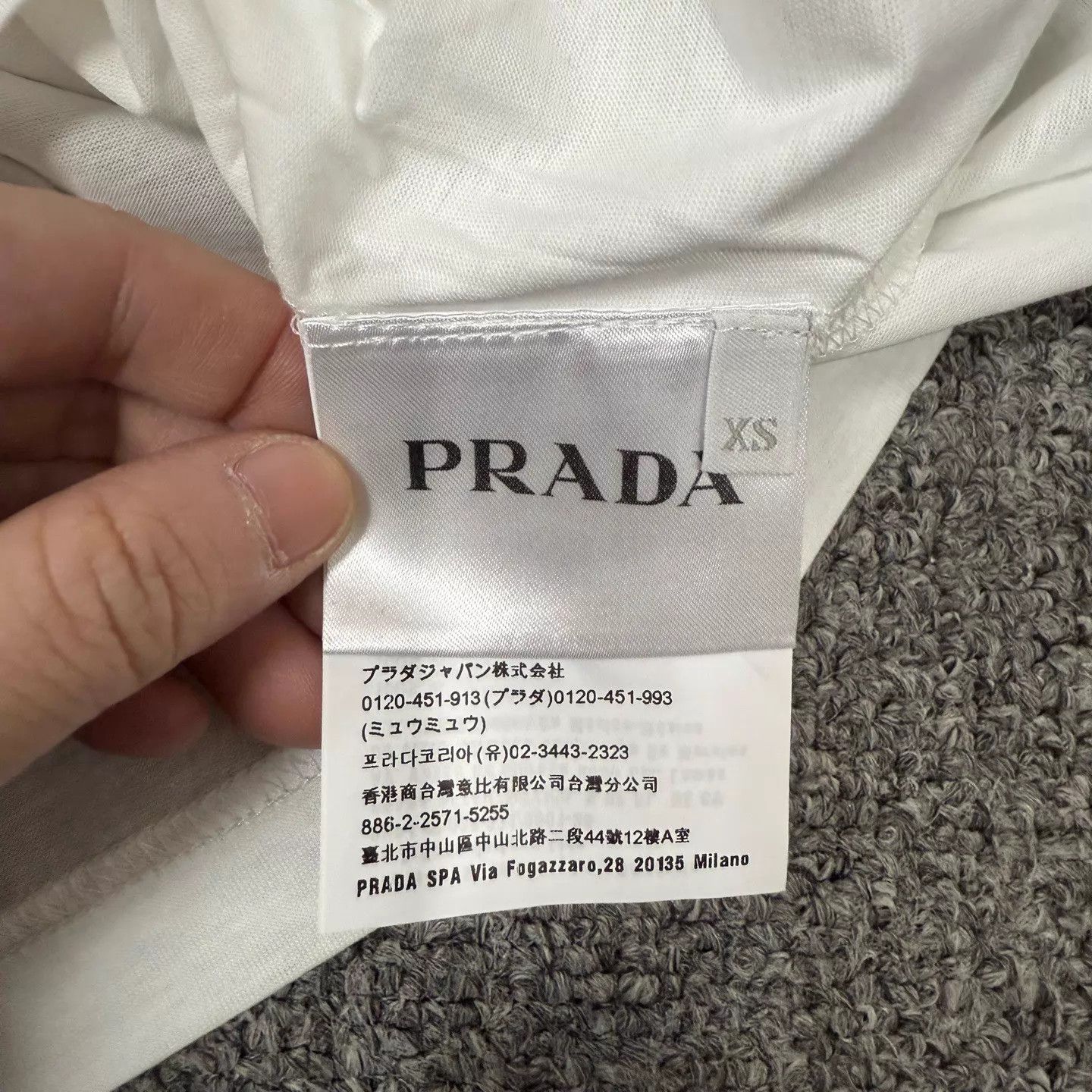 Prada Prada white short sleeve tee XS new Size XS / US 0-2 / IT 36-38 - 5 Thumbnail