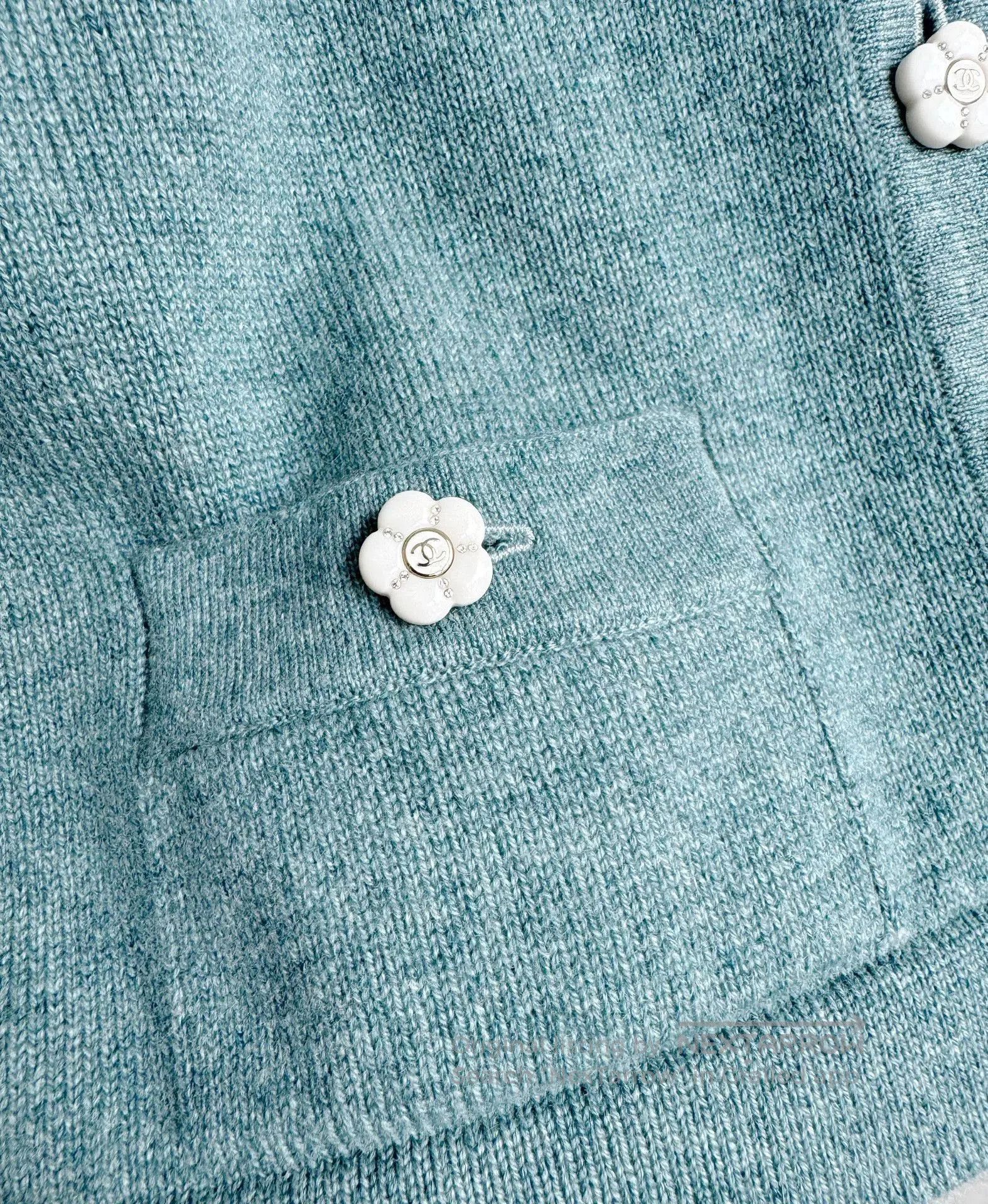 Chanel Chanel 23K Camellia Button Vest. Size XS / US 0-2 / IT 36-38 - 6 Thumbnail