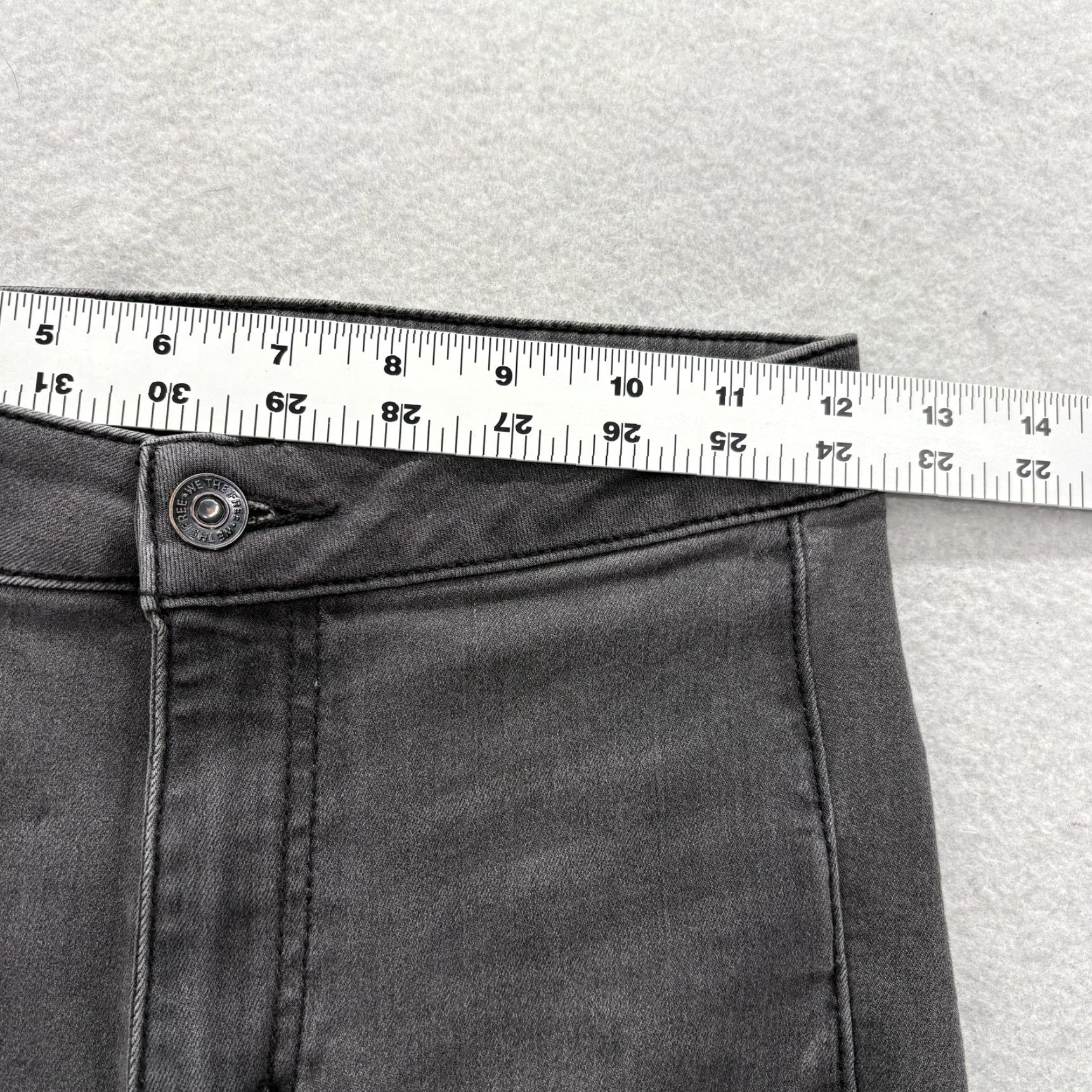 Vintage We The Free Flare Jeans Womens 24 Gray Charcoal Wash High Rise Stretch Raw Hem Slim Distressed Pockets Zip Denim Cotton Viscose Polyester Spandex Size 42" / US 20 - 6 Thumbnail