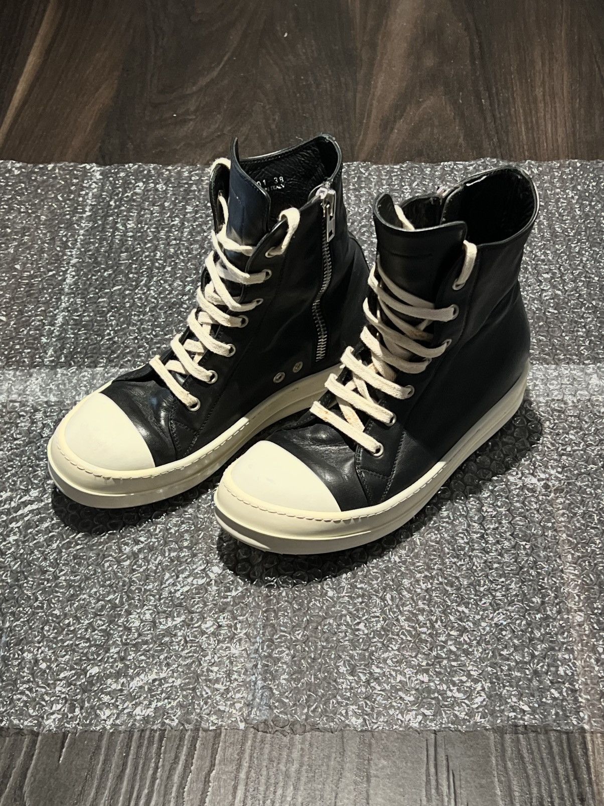 archive rick owens ヒールブーツ　leather black Rick Owens Archive Shoes | Grailed