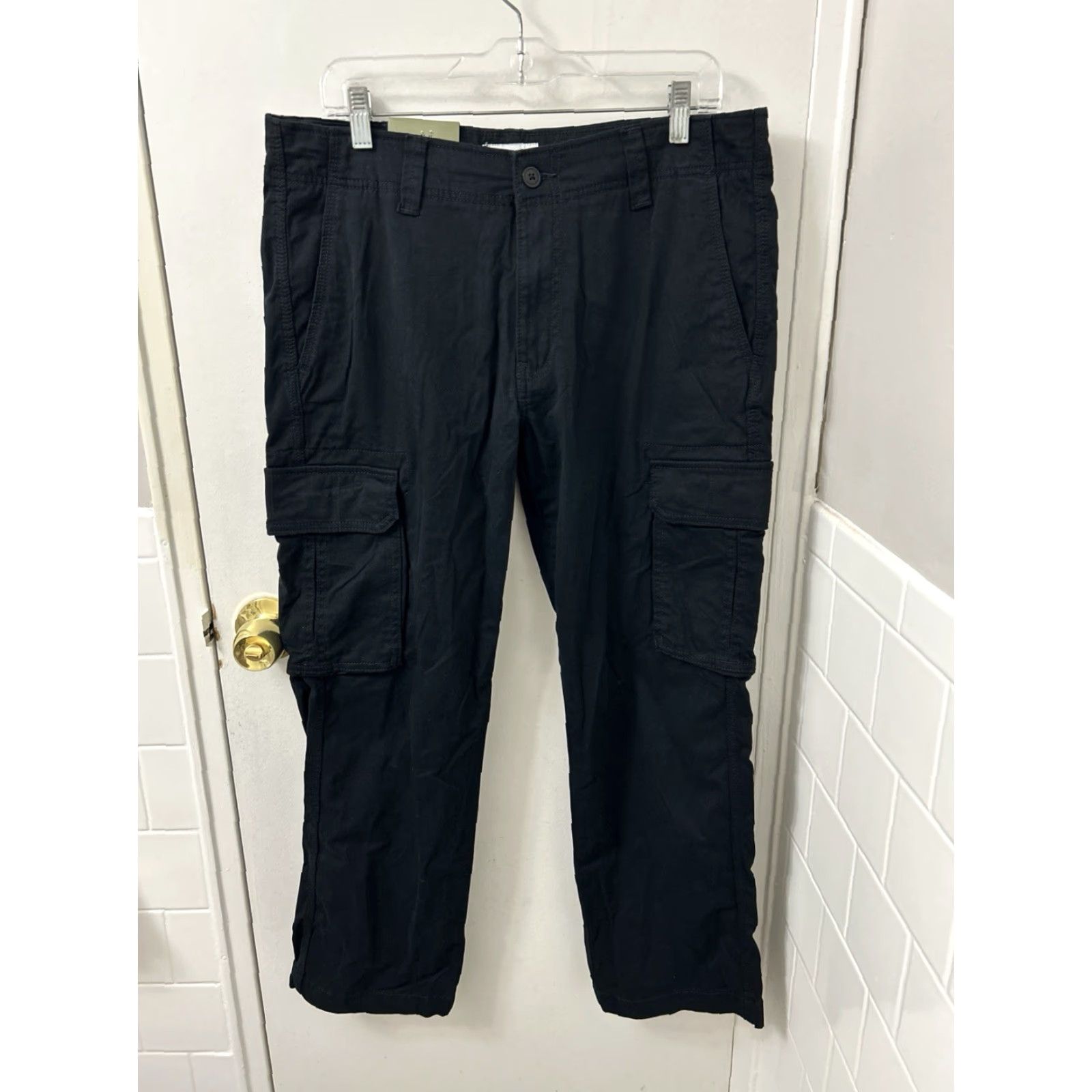 Vintage Goodfellow & Co Cargo Pants Mens 33x30 Black Relaxed Fit Tapered Leg YKK NWT Pants Size US 33 - 6 Thumbnail