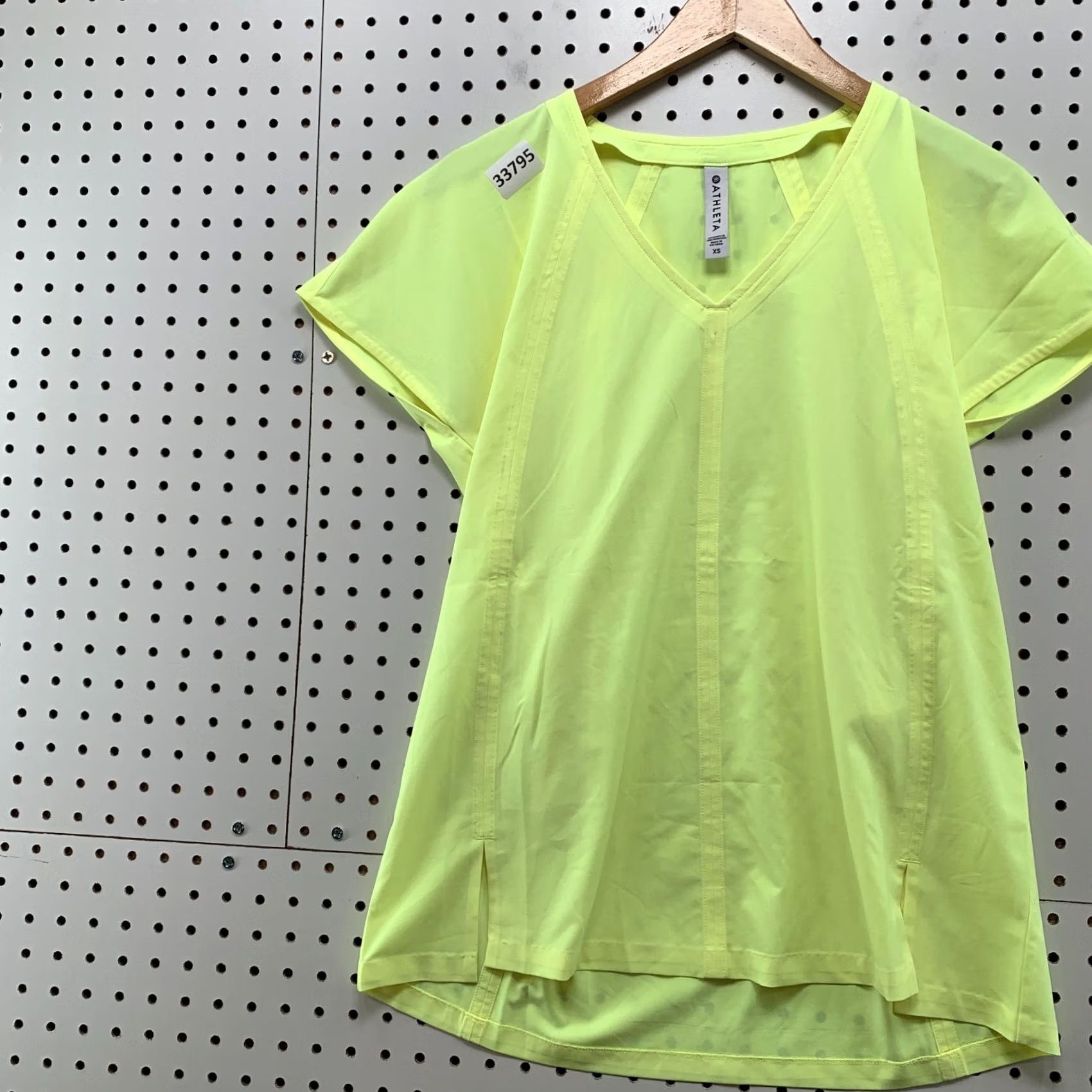 Athleta Athleta Blouse Shirt XS Womens V-Neck Casual Yellow Slit Athletic 15.5x26 Size XS / US 0-2 / IT 36-38 - 3 Thumbnail