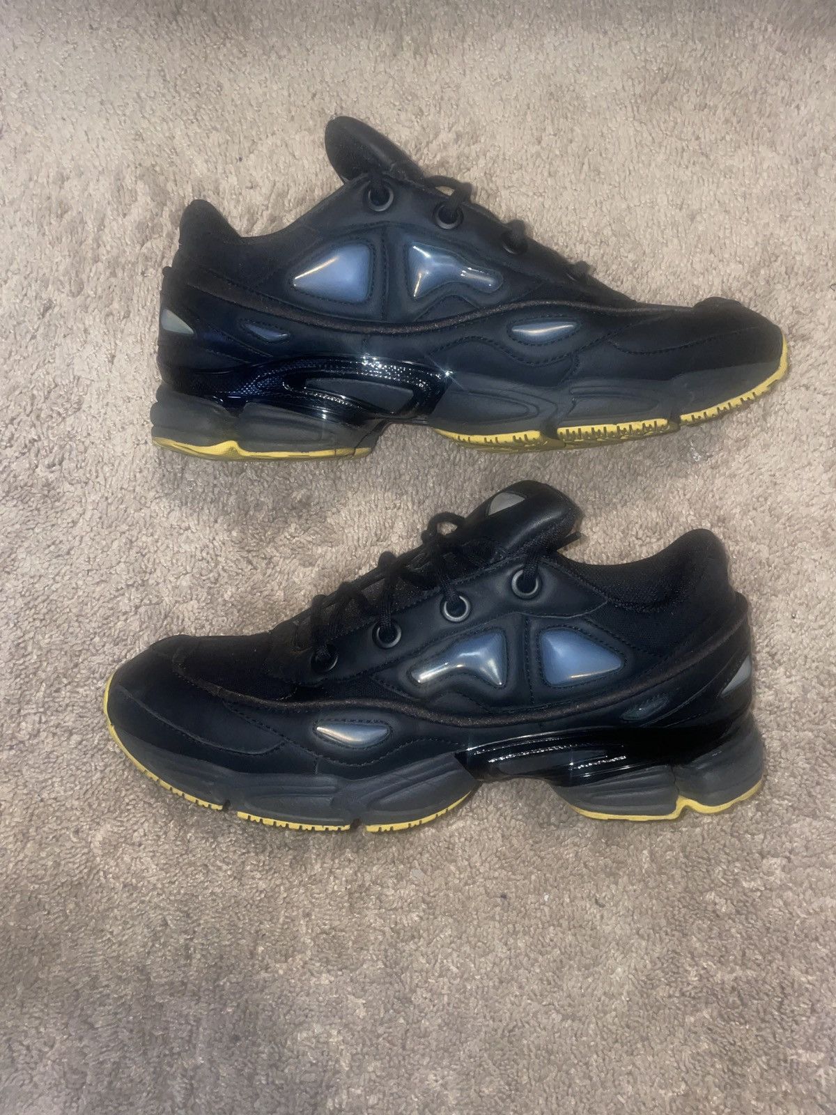 Raf simons store ozweego black corn