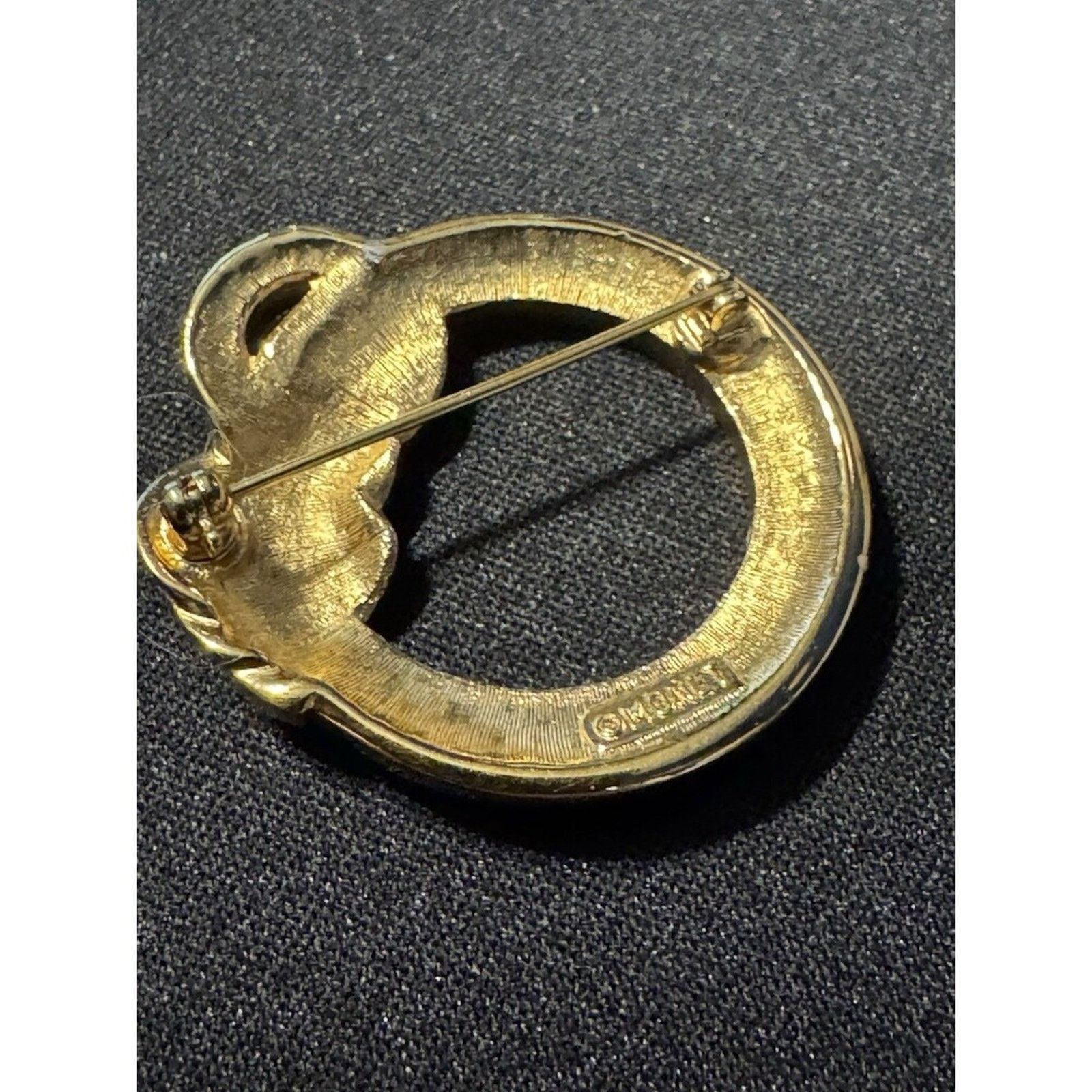 Monet 2 Monet Gold Tone/Enamel Brooch Coat Of Arms Pendant EUC Size ONE SIZE - 8 Thumbnail