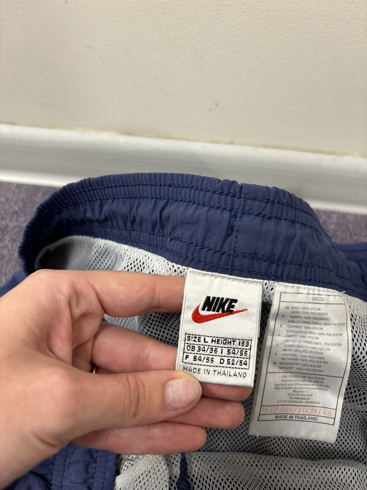 Nike Vintage 90s Nike Y2K Retro Hype Big Logo Swoosh Nylon Shorts Size US 34 / EU 50 - 8 Thumbnail