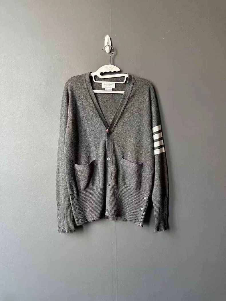 Thom Browne Thom Browne Grayish cashmere cardigan Size US XL / EU 56 / 4 - 1 Thumbnail