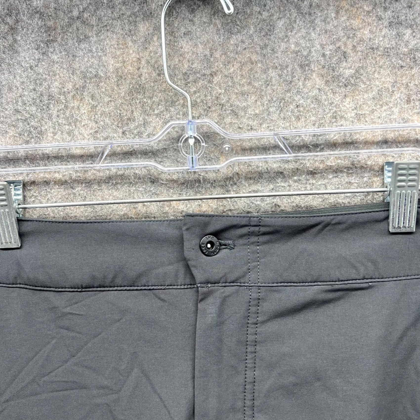 The North Face The North Face Pants Men 32 Black Flat Front Performance Knit Stretch Hike Size US 32 / EU 48 - 3 Thumbnail
