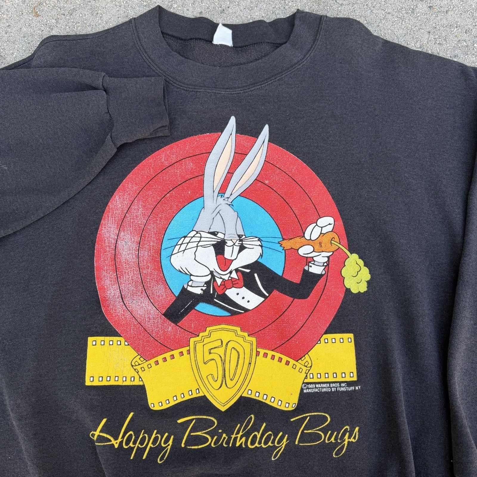 Vintage × Warner Bros Vintage 80s Warner Bros Happy Birthday Bugs Bunny Sweatshirt Size US XL / EU 56 / 4 - 1 Thumbnail