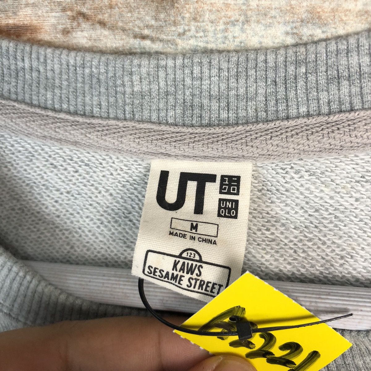 Kaws × Uniqlo Uniqlo X Kaws Sesame Street Grey Sweatshirt #A2221 Size US M / EU 48-50 / 2 - 10 Thumbnail