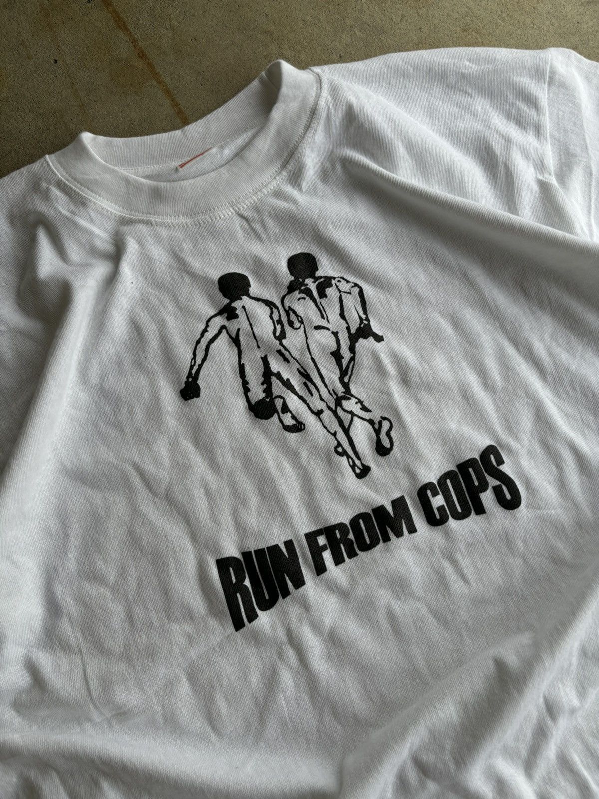 Vintage Crazy 90s Run From Cops Humorous Boxy White Grunge Tee Size US XL / EU 56 / 4 - 4 Thumbnail