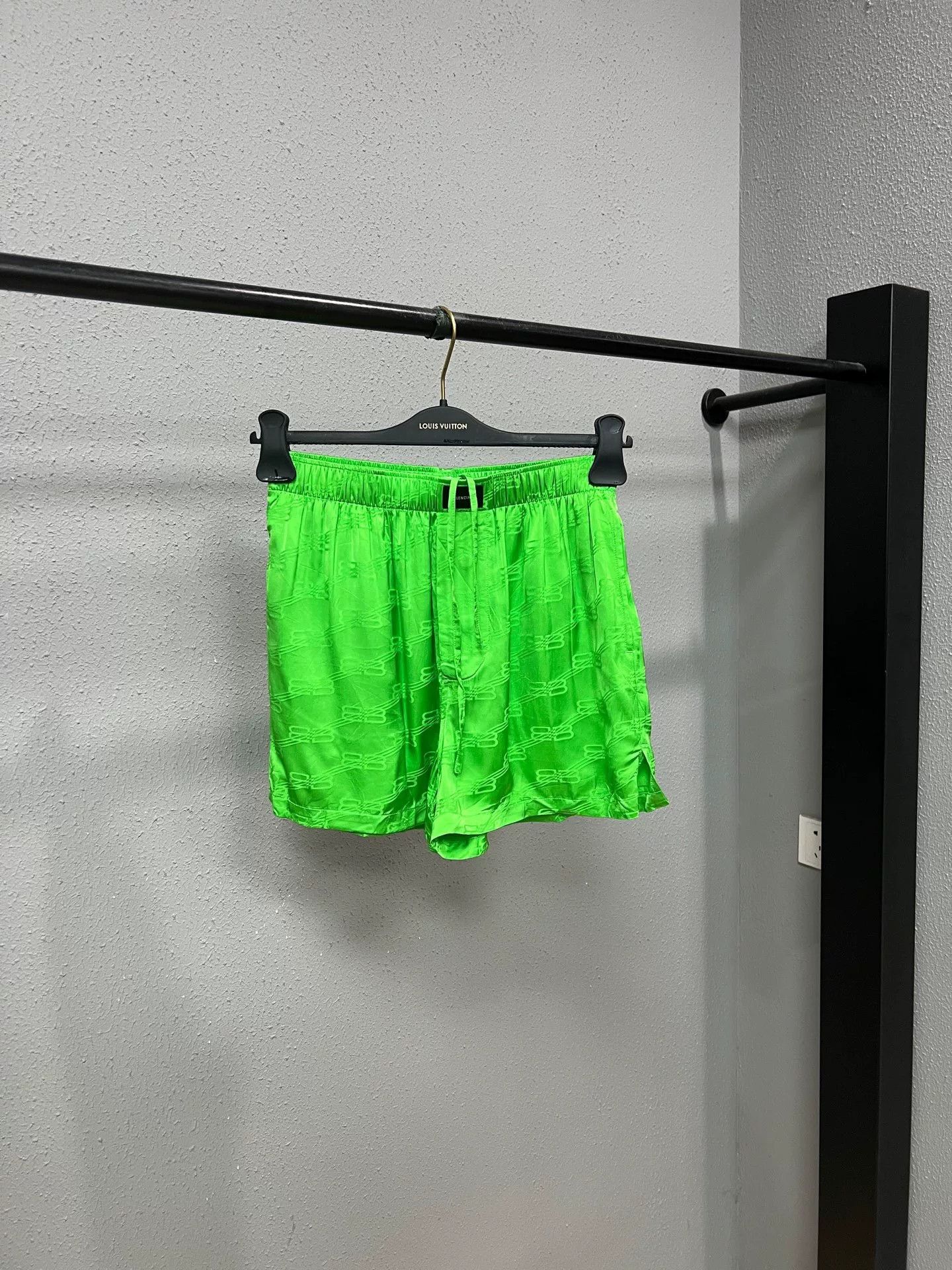 Balenciaga balenciaga green printed shorts size 34 Size US 34 / EU 50 - 1 Thumbnail