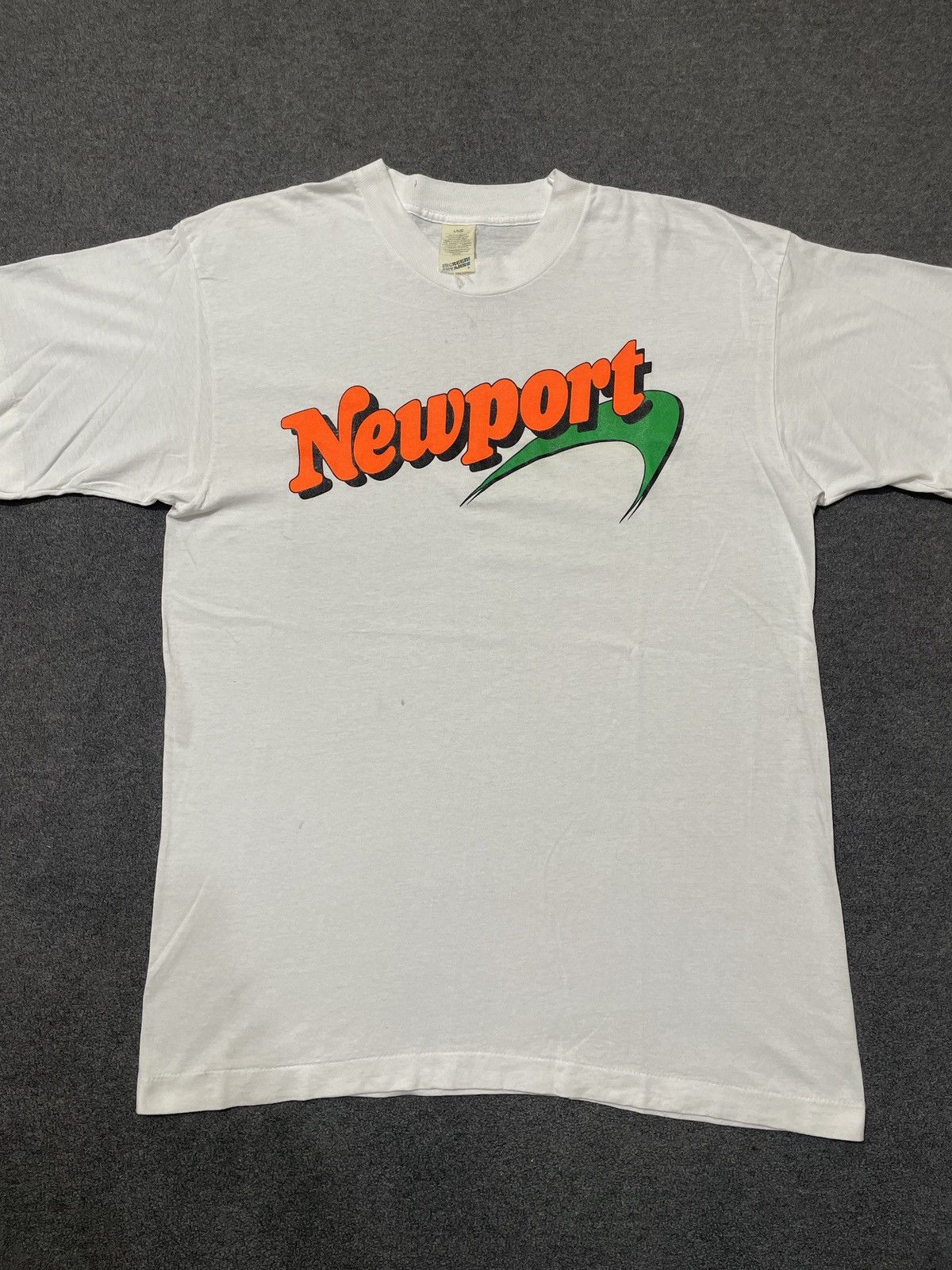 Vintage 80s Vintage Newport Pleasures Cigarettes Promo T-shirt Size US L / EU 52-54 / 3 - 1 Thumbnail