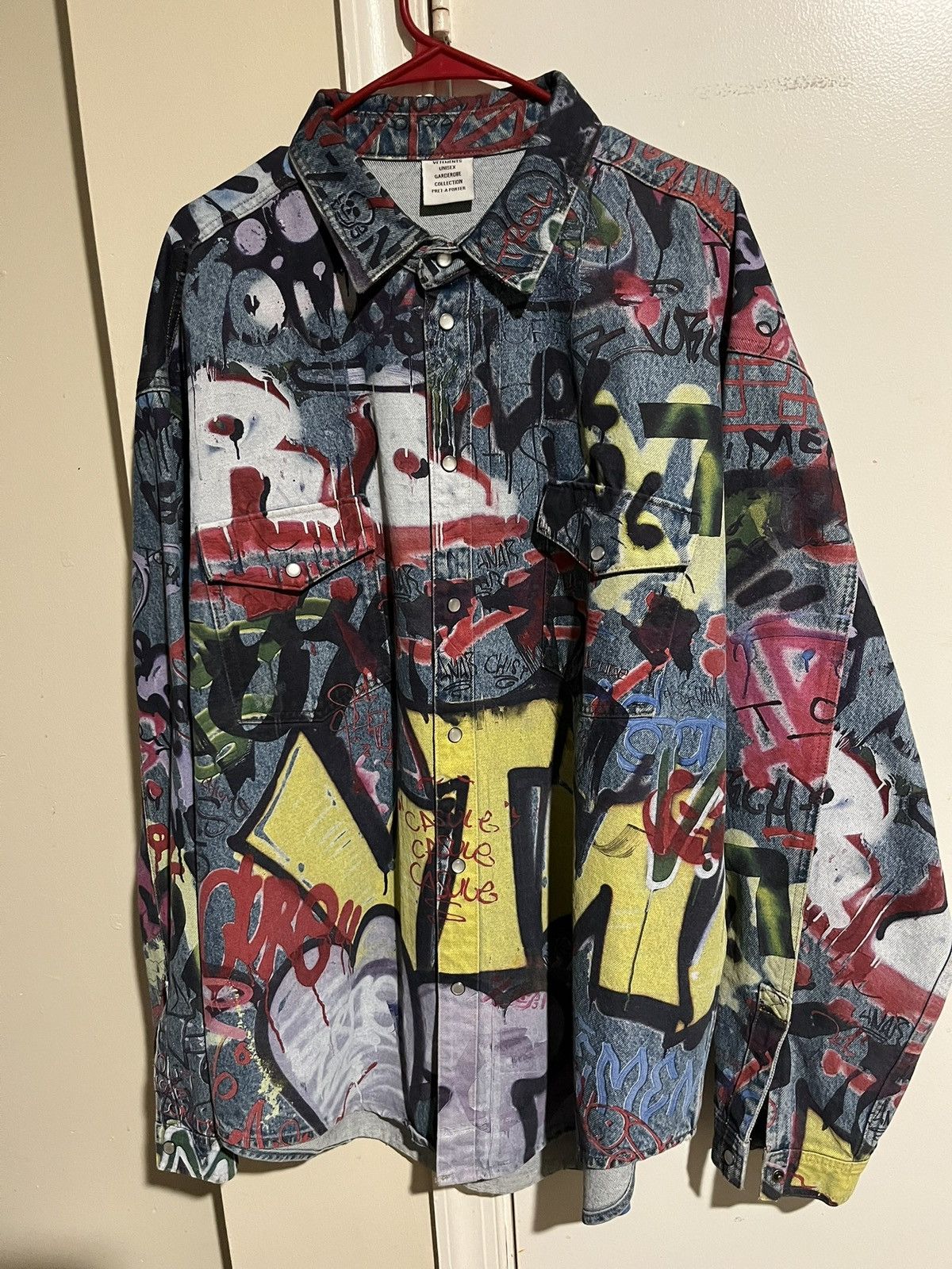 Vetements VETEMENTS Graffiti Denim Overshirt Size US L / EU 52-54 / 3 - 1 Thumbnail