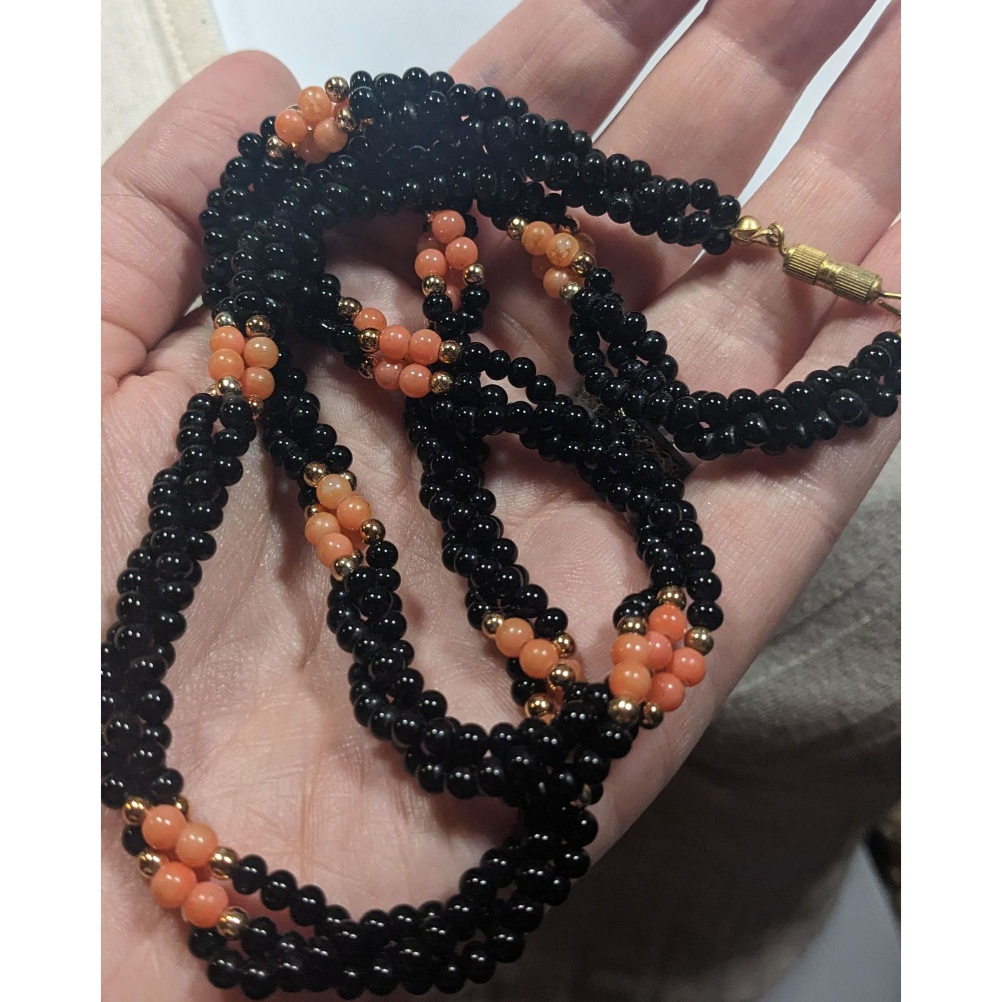 Other Vintage Twisted Black And Coral Tone Glass Beaded Necklace Size ONE SIZE - 5 Thumbnail