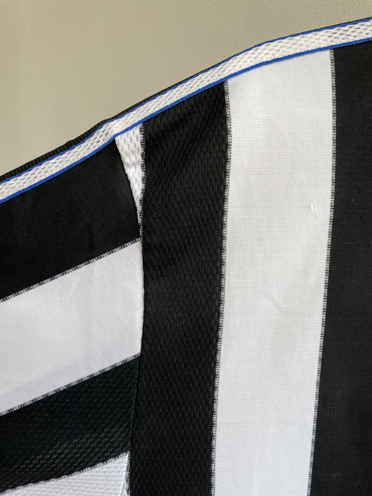 Adidas NEWCASTLE UNITED 1999 2000 HOME FOOTBAL SHIRT SOCCER JERSEY Size US XL / EU 56 / 4 - 19 Thumbnail