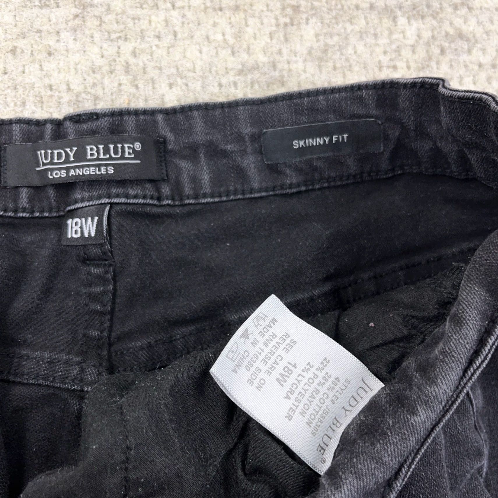 Vintage Judy Blue Jeans Women 18W Skinny Black Wash Faded Stretch Plus Ladies 5-Pocket Design Jeans Mens Womens Size 40" / US 18 - 3 Thumbnail