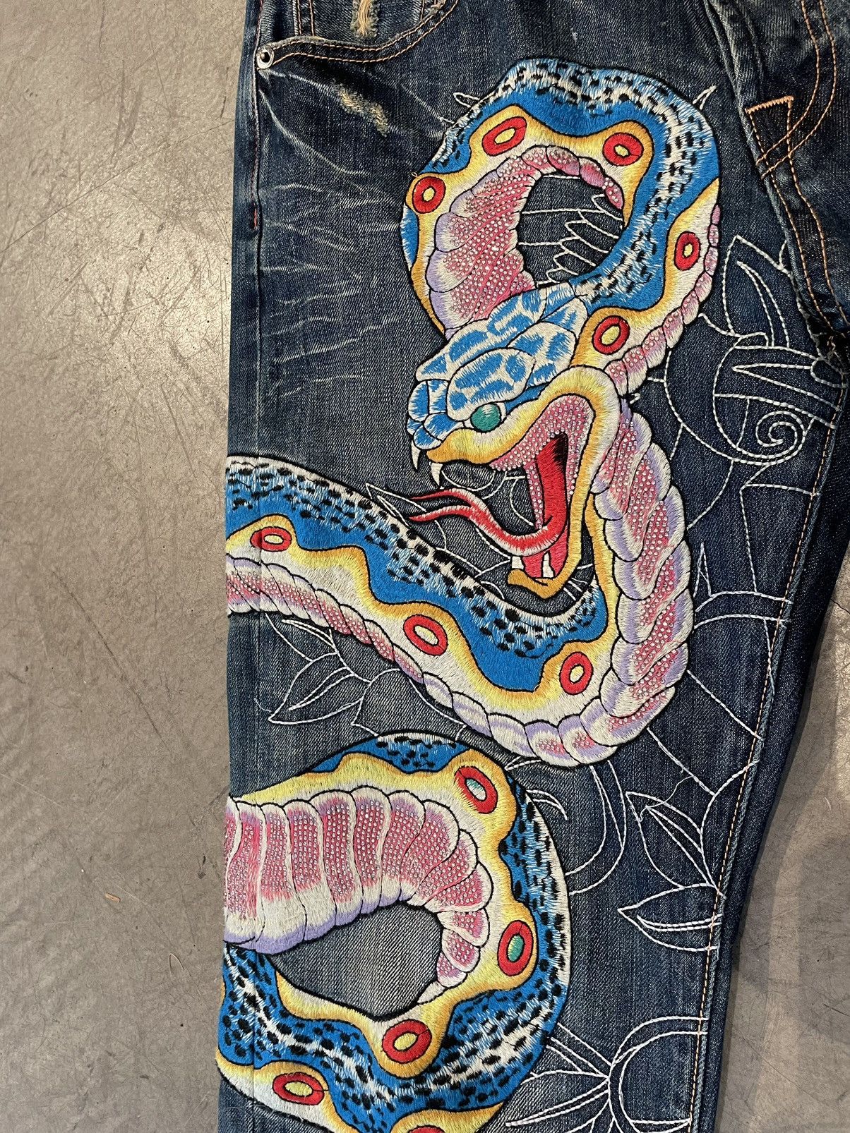 Christian Audigier Christian Audigier snake jeans pants Size US 32 / EU 48 - 2 Thumbnail