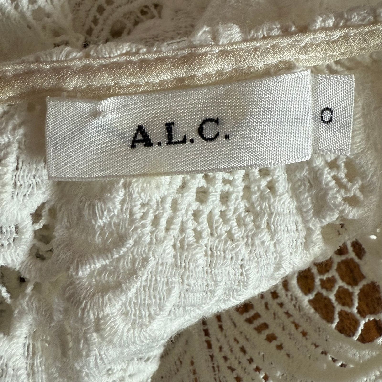 A.L.C. A.L.C. Talia Lace Cropped Top 0 Long Sleeves Buttoned Cuffs Size XS / US 0-2 / IT 36-38 - 16 Thumbnail