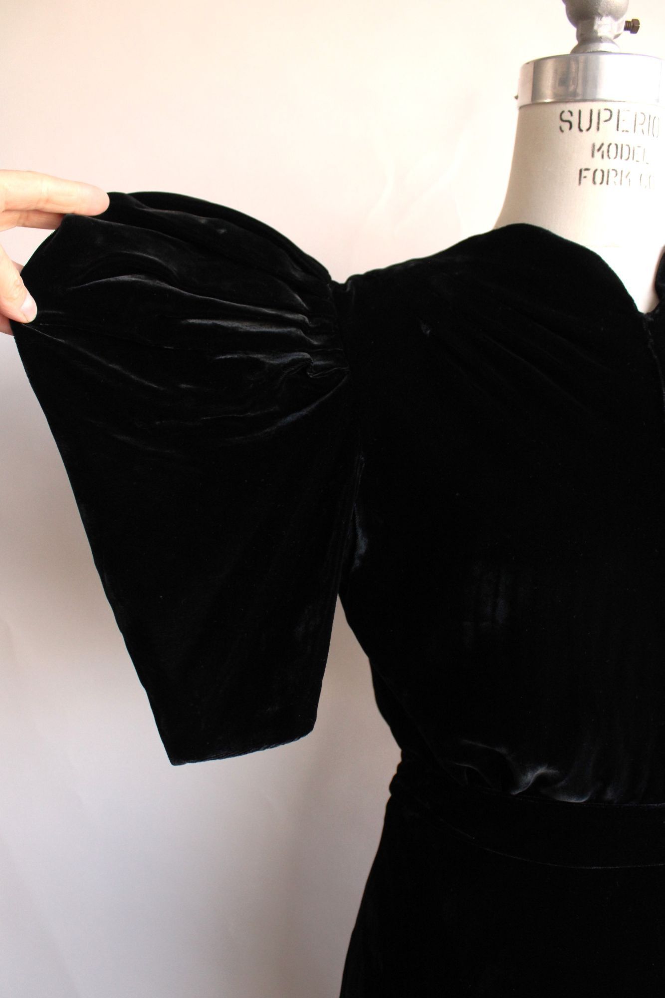 Vintage Vintage 1930s Dress, Kiviette Black Silk Velvet Rare Full Le Size M / US 6-8 / IT 42-44 - 4 Thumbnail